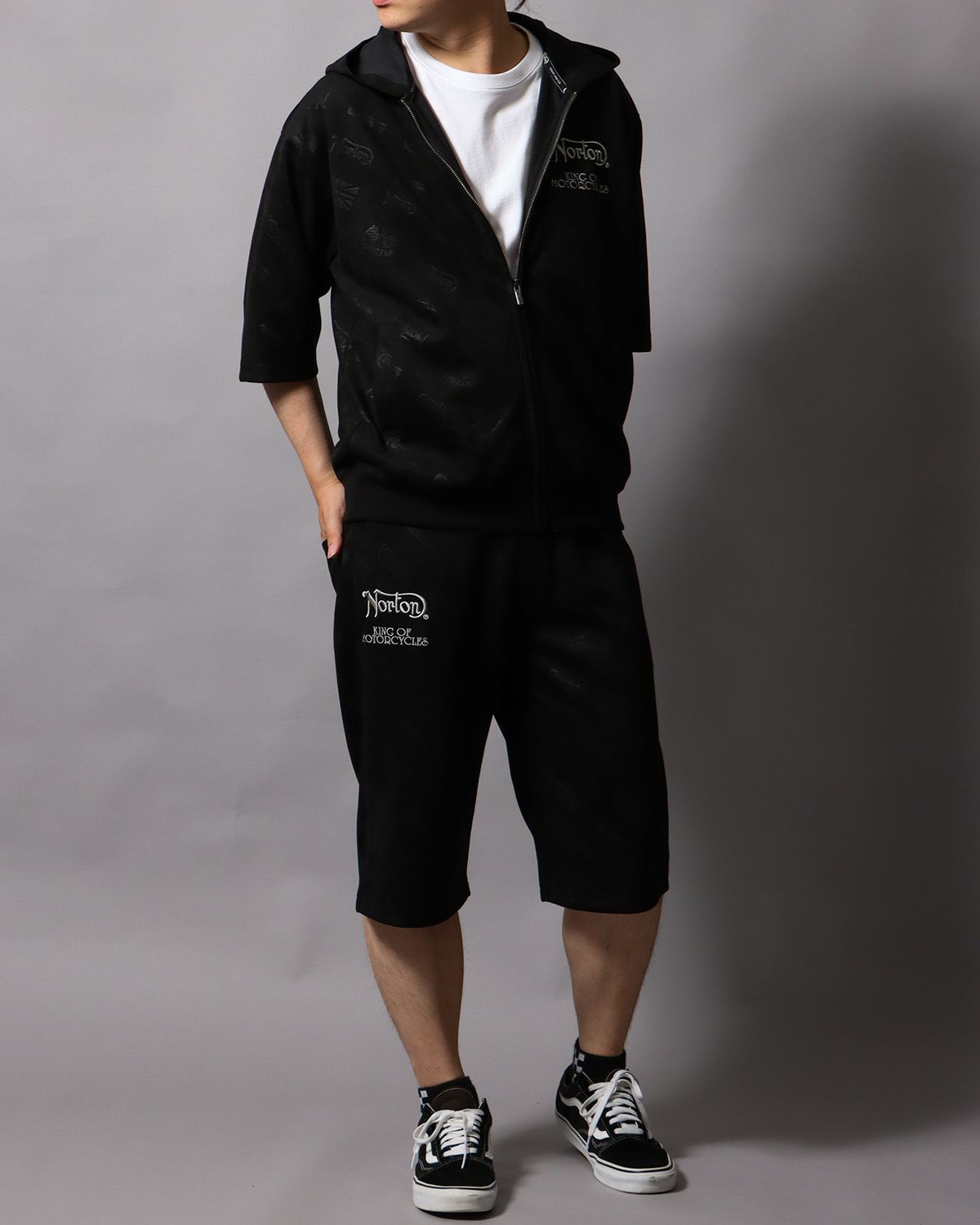 ブラック：178cm/75kg(Lサイズ着用)