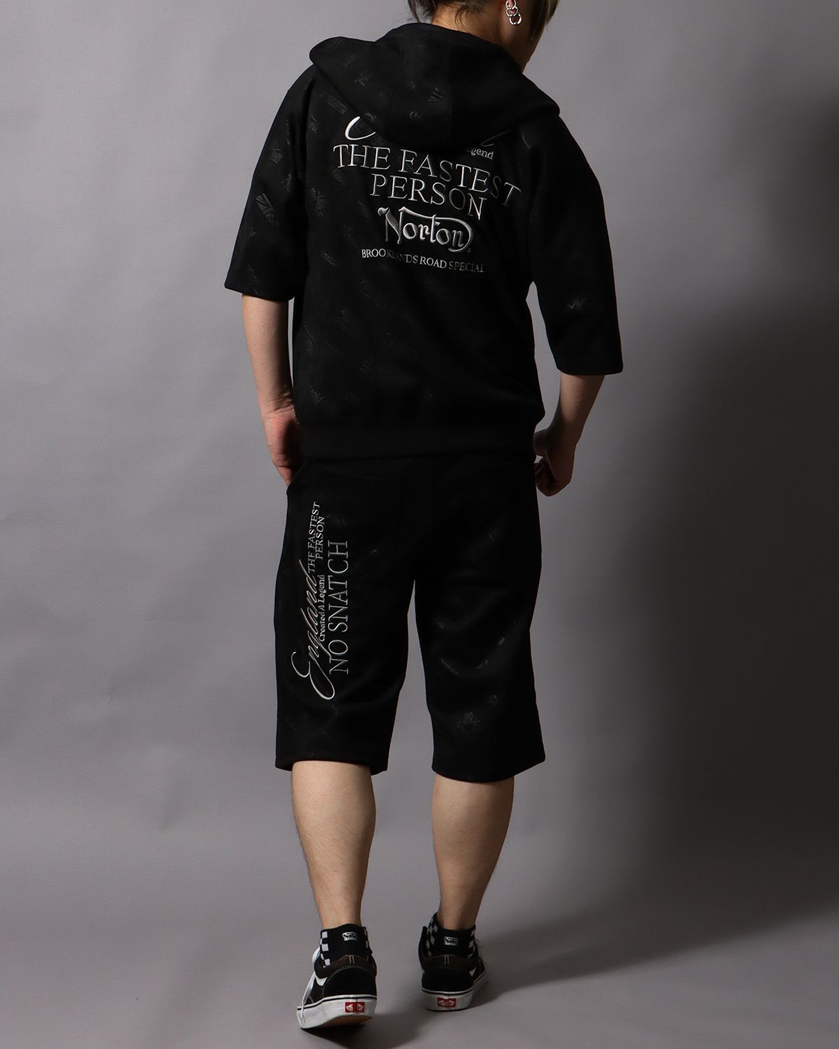 ブラック：178cm/75kg(Lサイズ着用)