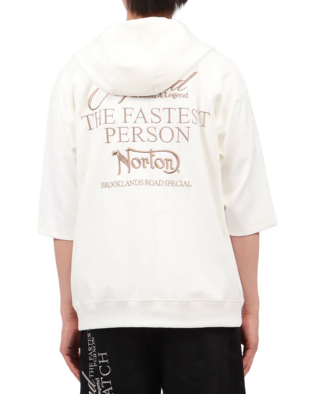 オフホワイト：174cm62kg(Lサイズ着用)