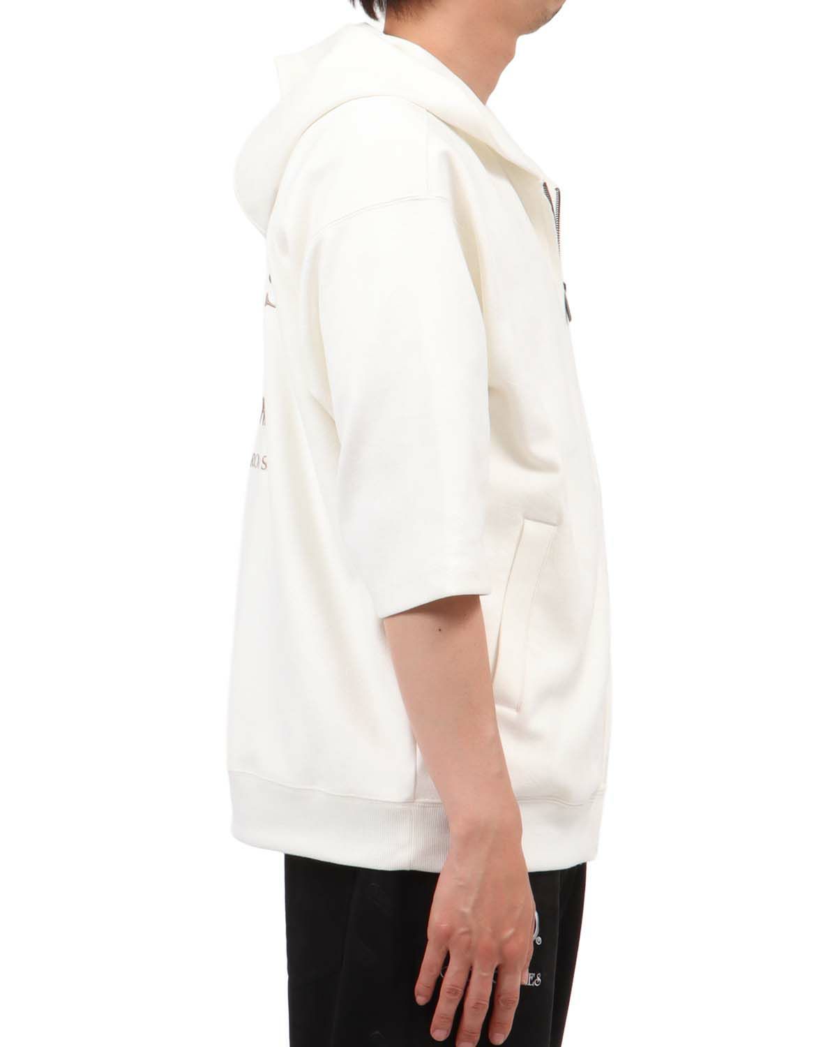 オフホワイト：174cm62kg(Lサイズ着用)