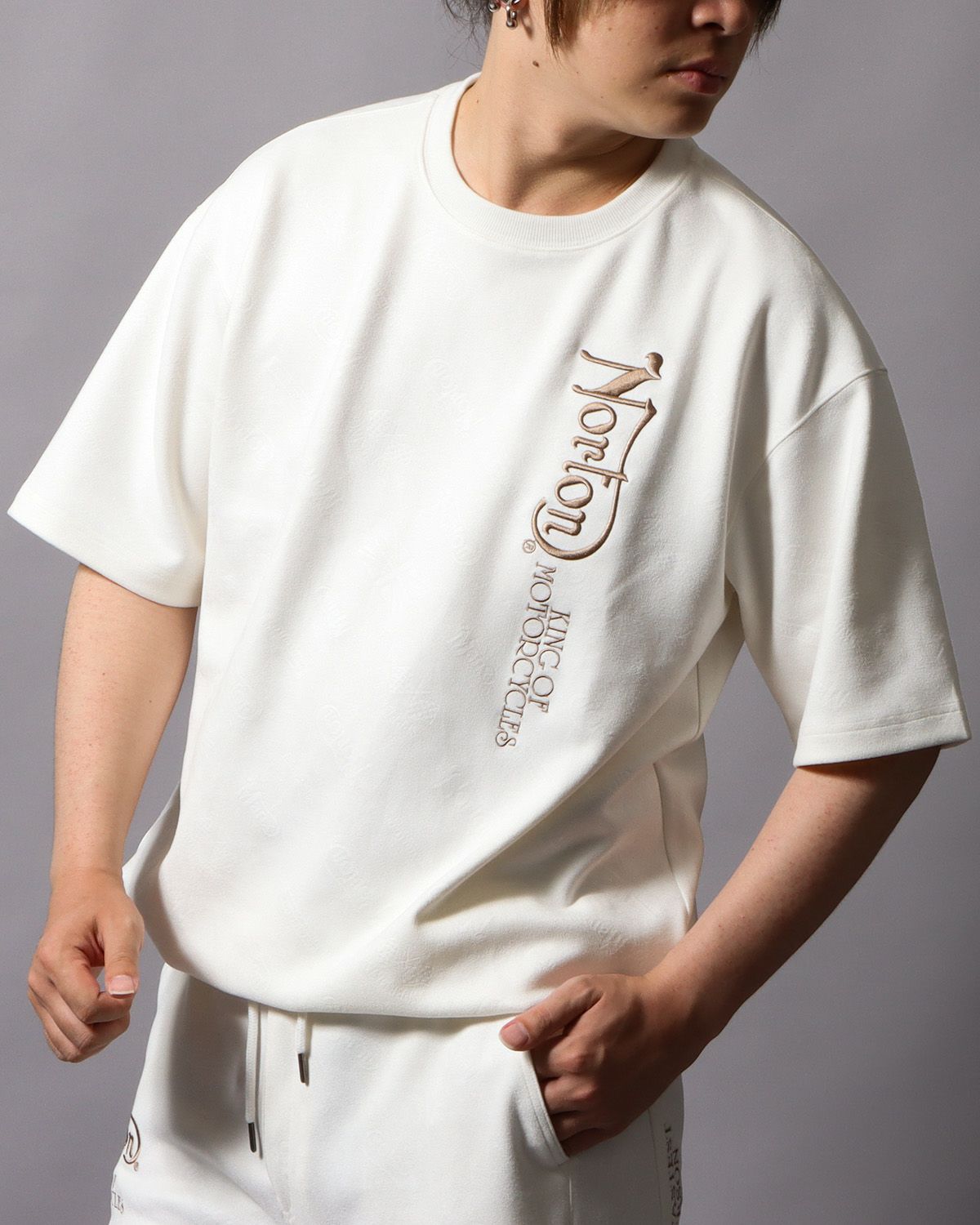 オフホワイト：178cm/75kg(Lサイズ着用)