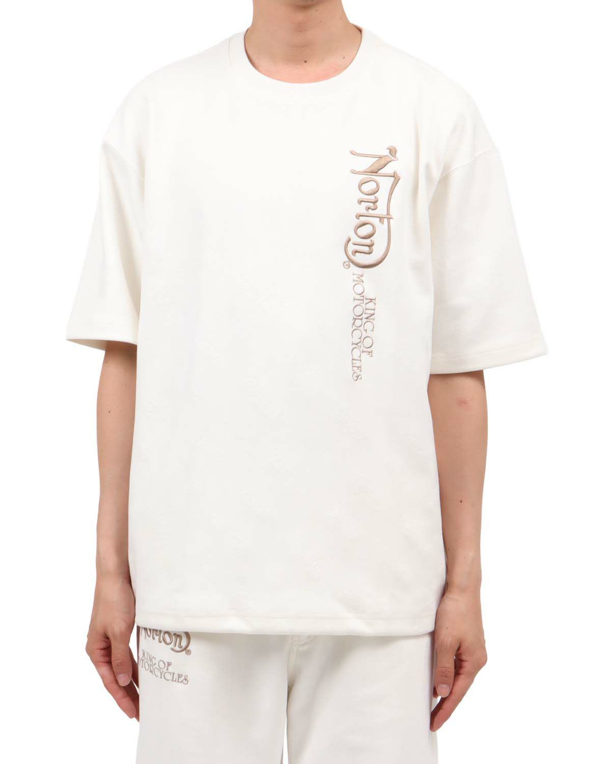 オフホワイト：174cm62kg(Lサイズ着用)