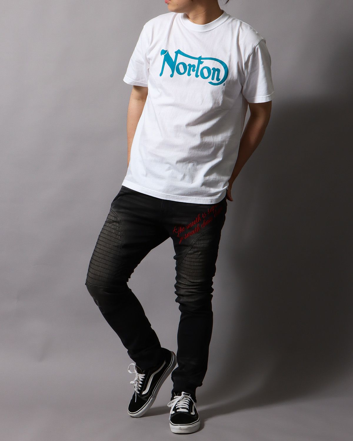 ホワイト：178cm/75kg(Lサイズ着用)