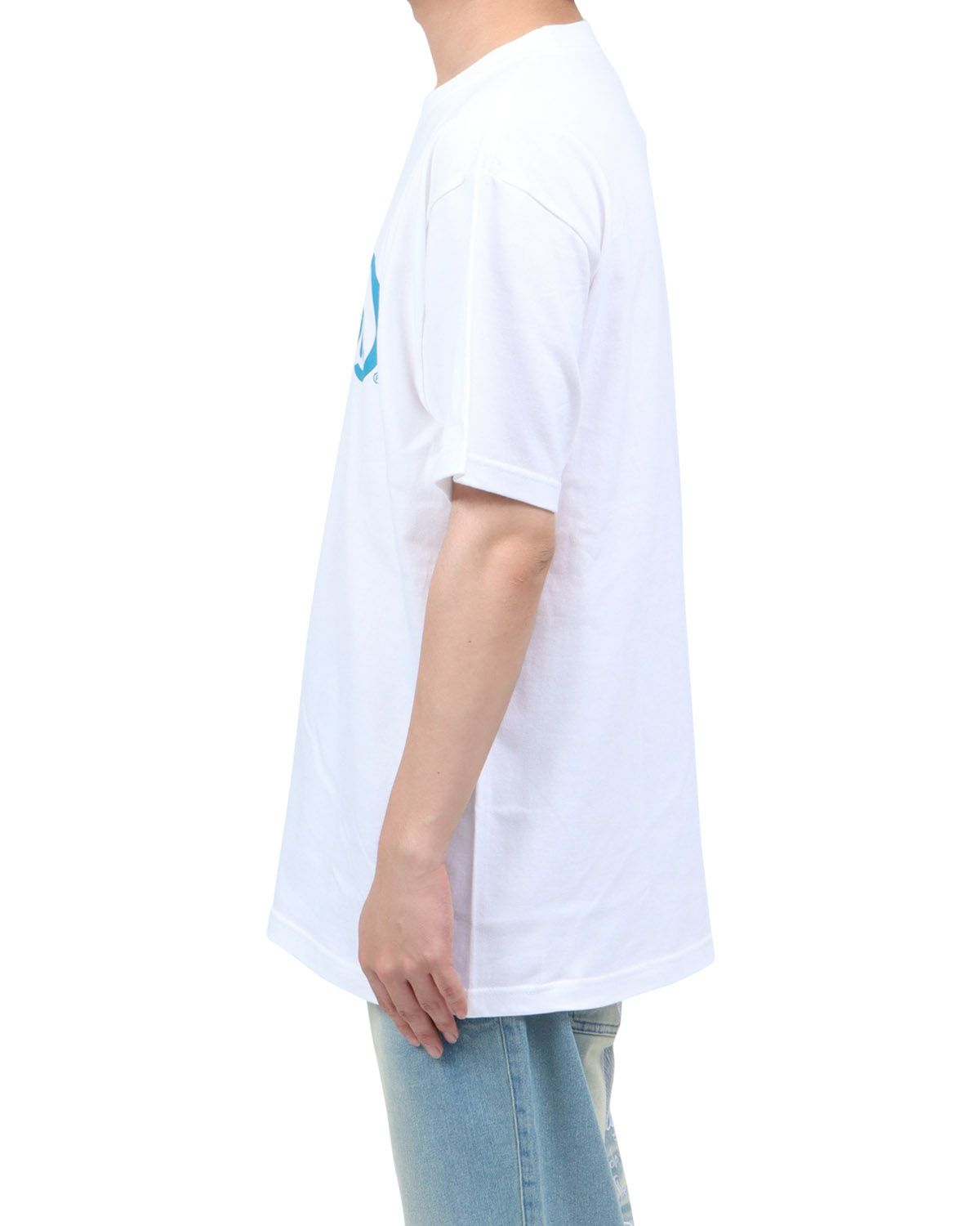 ホワイト：173cm63kg(Lサイズ着用)　