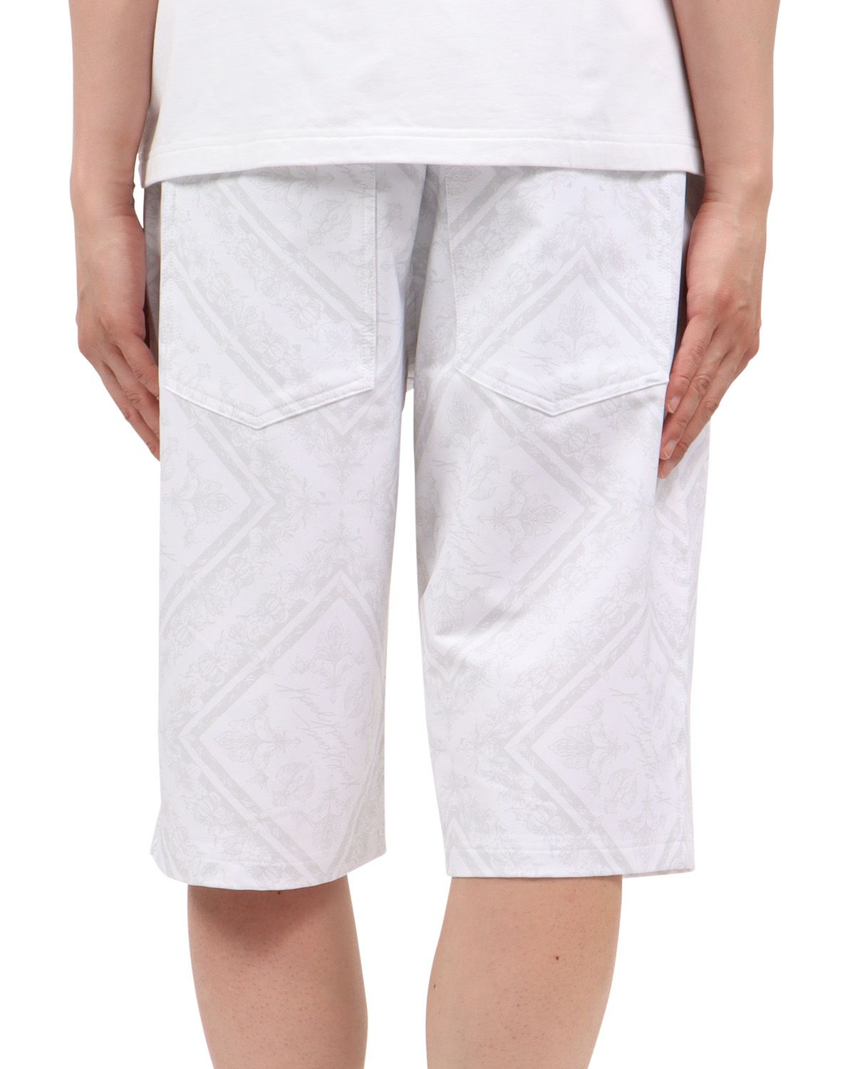 ホワイト：174cm62kg(Mサイズ着用)