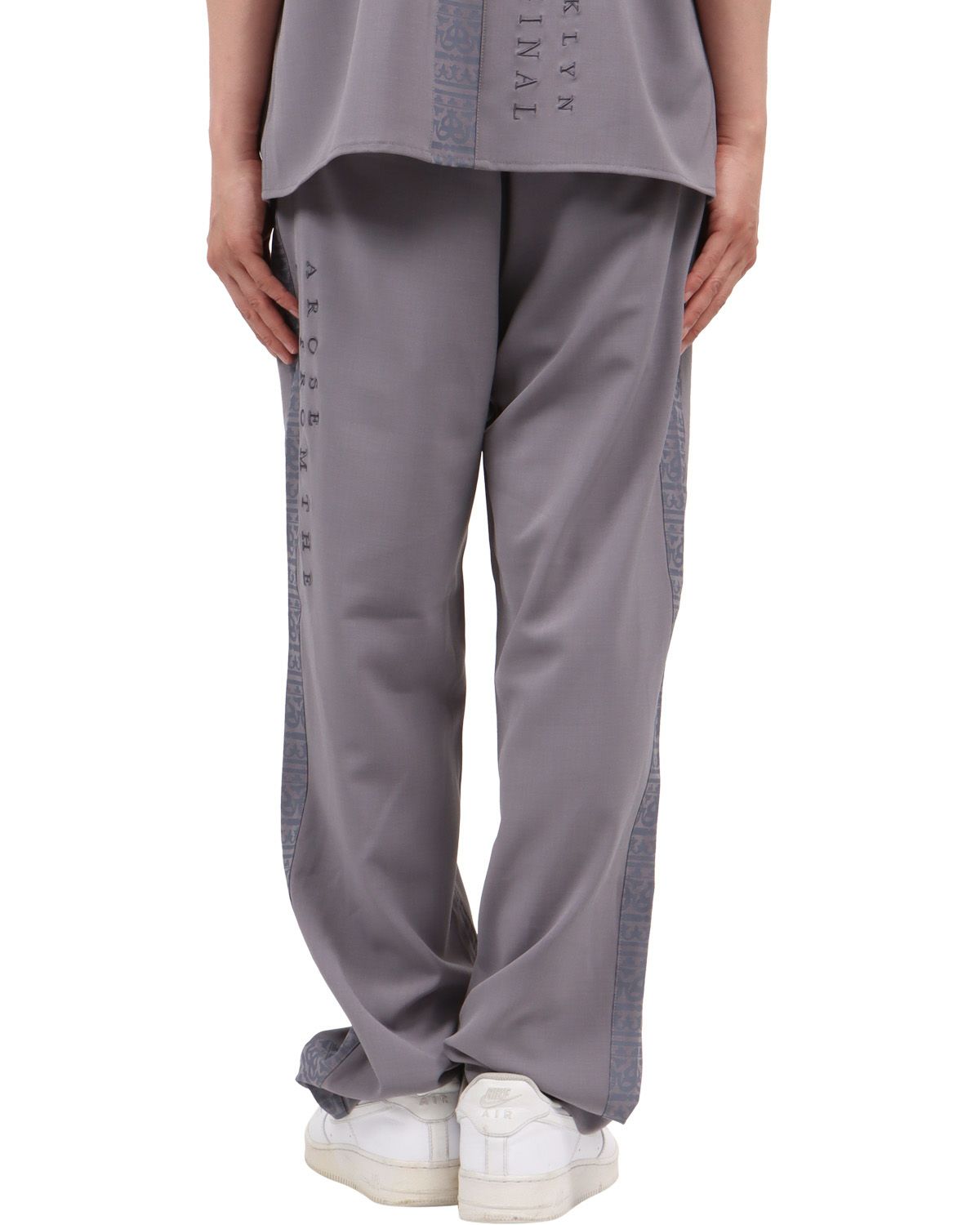 グレー：174cm62kg(Mサイズ着用)