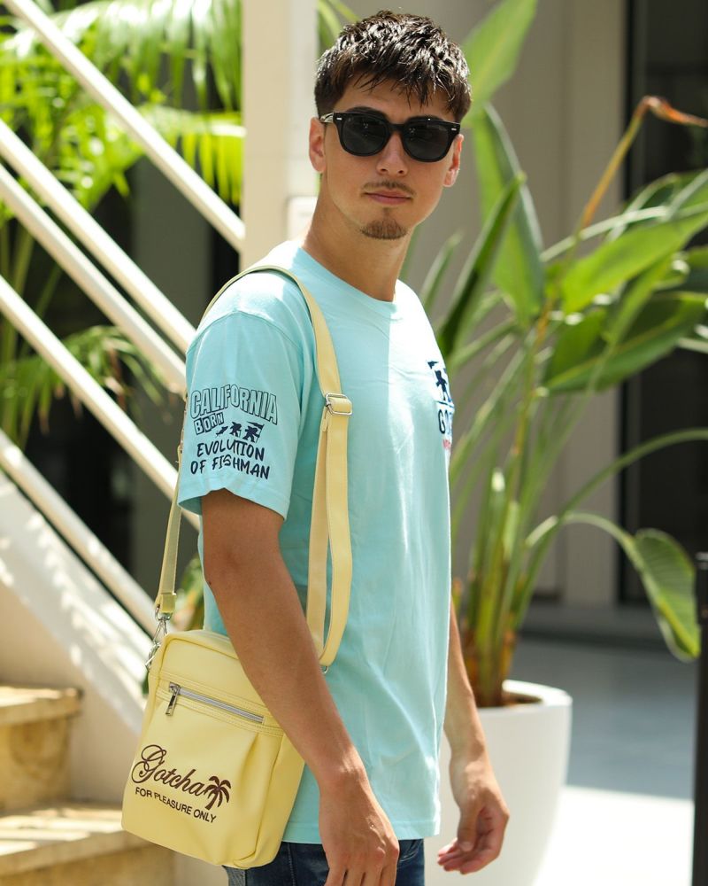 ライトイエロー