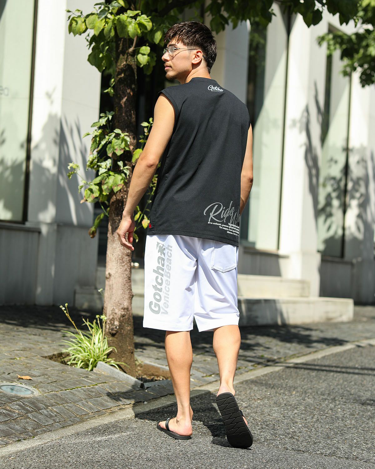 ホワイト:180cm70kg(Lサイズ着用)