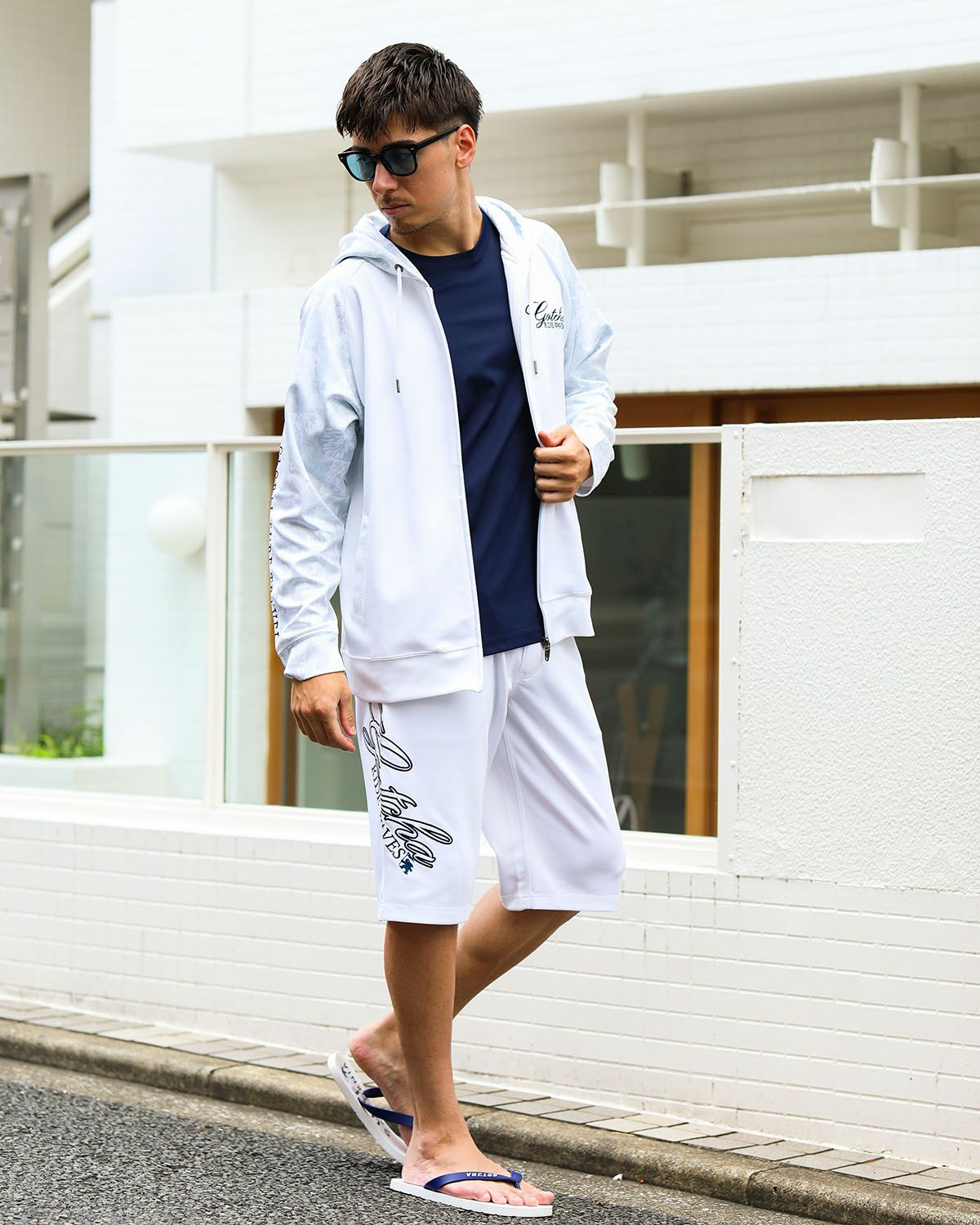 ホワイト:180cm70kg(Mサイズ着用)