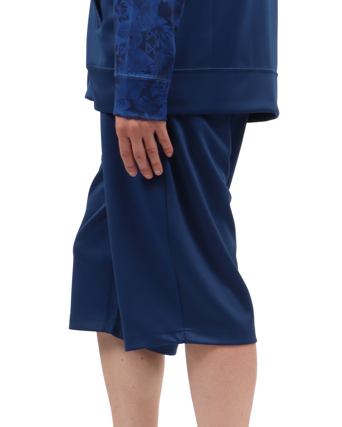 ネイビー：174cm62kg(Mサイズ着用)