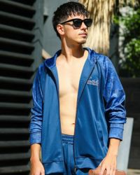 ネイビー:180cm70kg(Lサイズ着用)