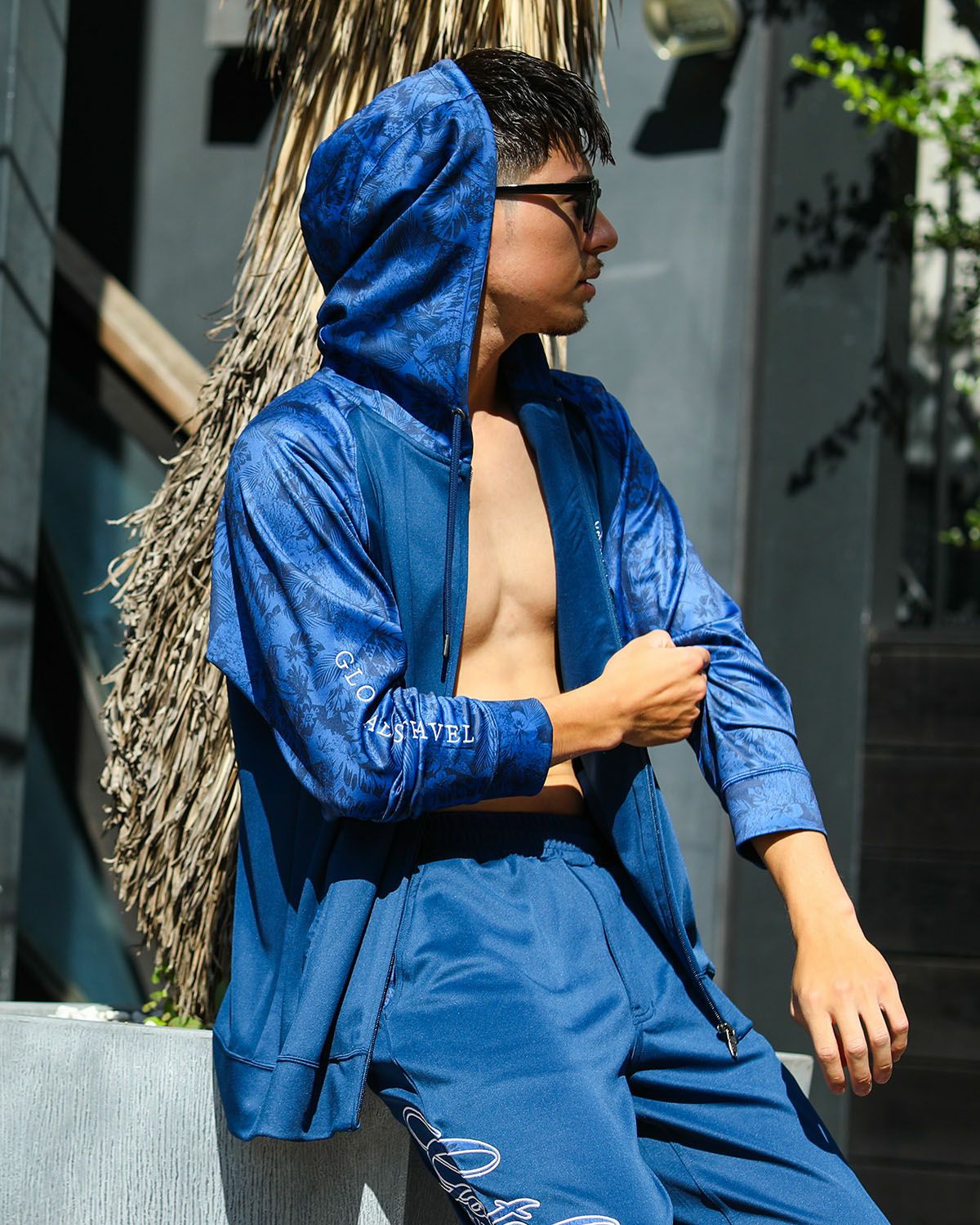 ネイビー:180cm70kg(Lサイズ着用)