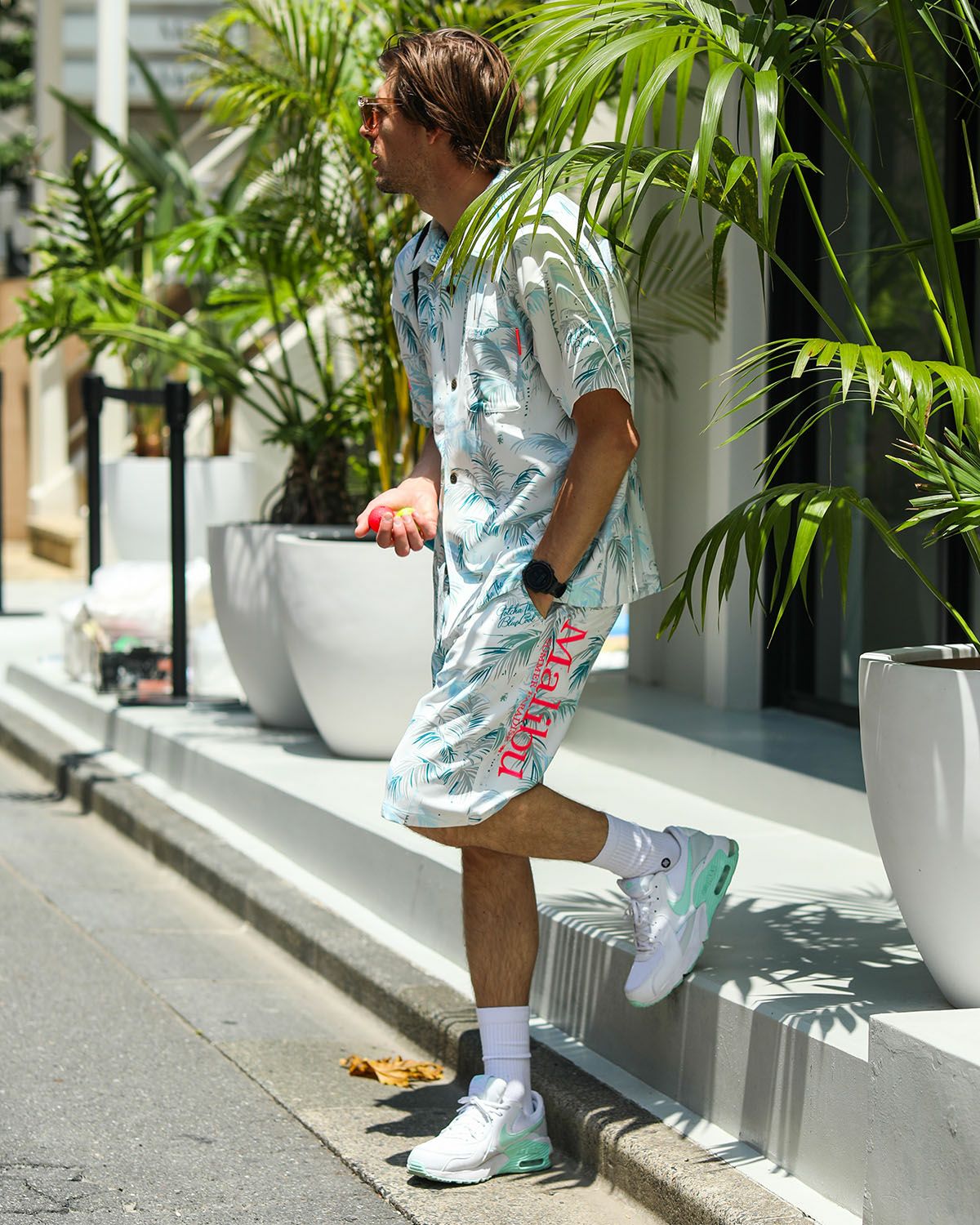 ホワイト：183cm/70kg(Lサイズ着用)