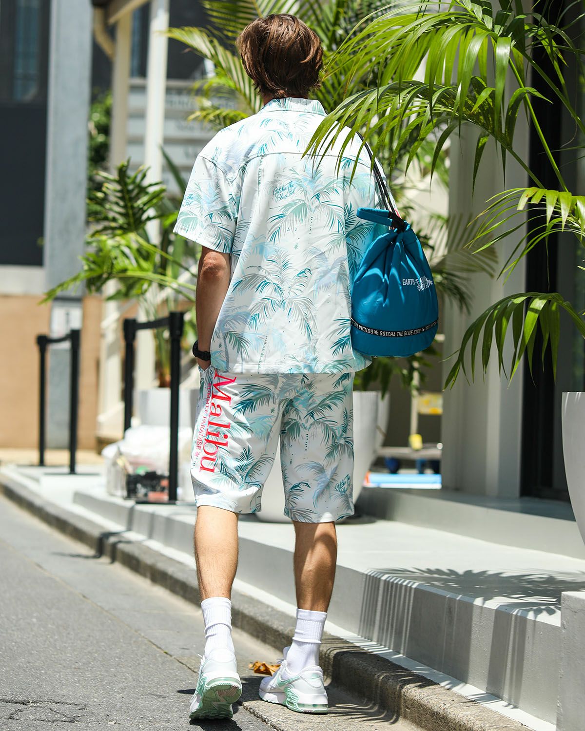 ホワイト：183cm/70kg(Lサイズ着用)