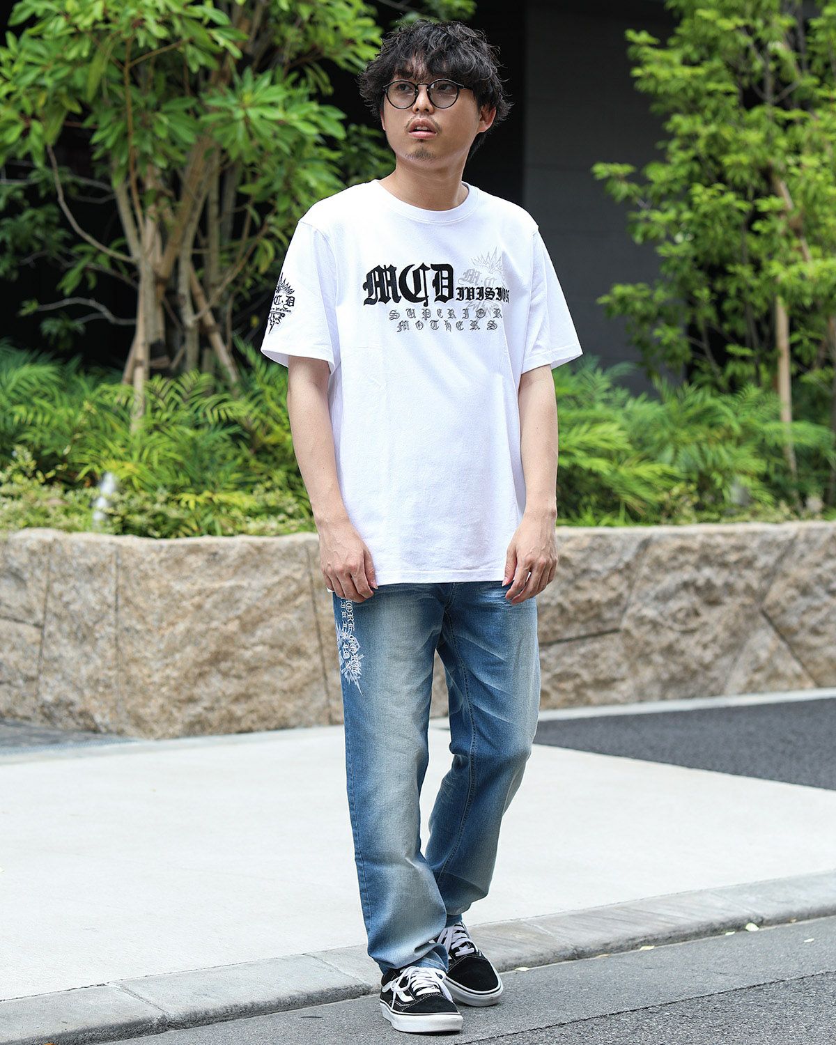 ホワイト:173cm/63kg(Lサイズ着用)