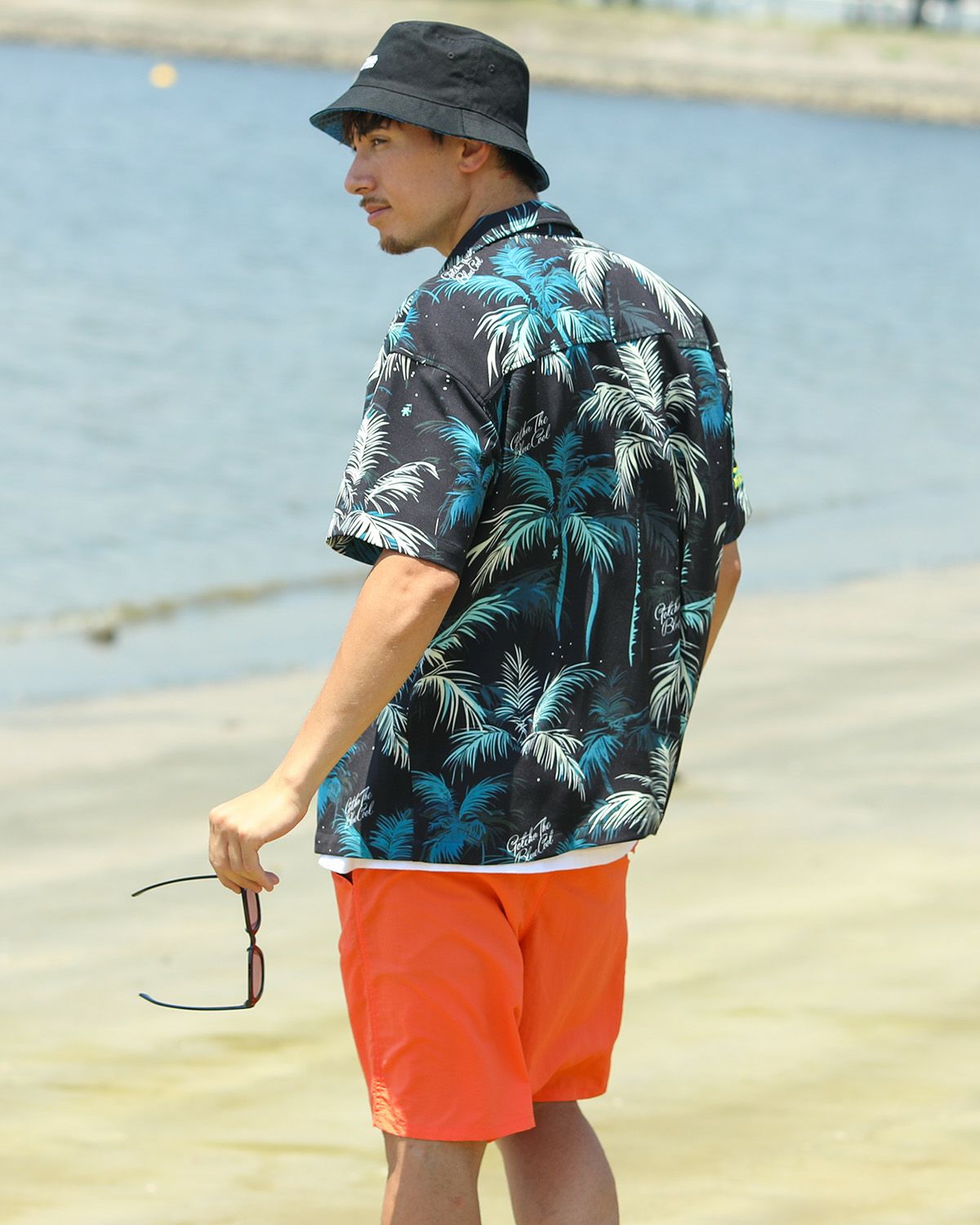 ライトオレンジ：180cm/70kg(Lサイズ着用)