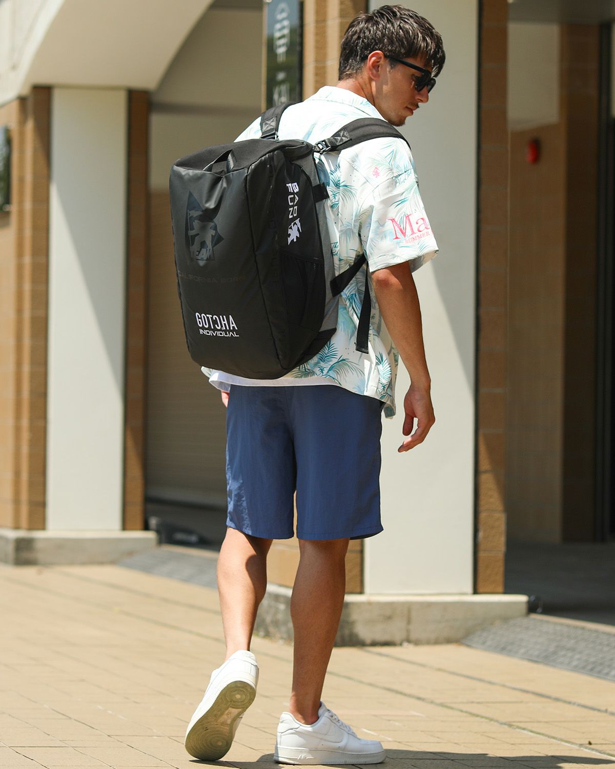 ブルー：180cm/70kg(Lサイズ着用)