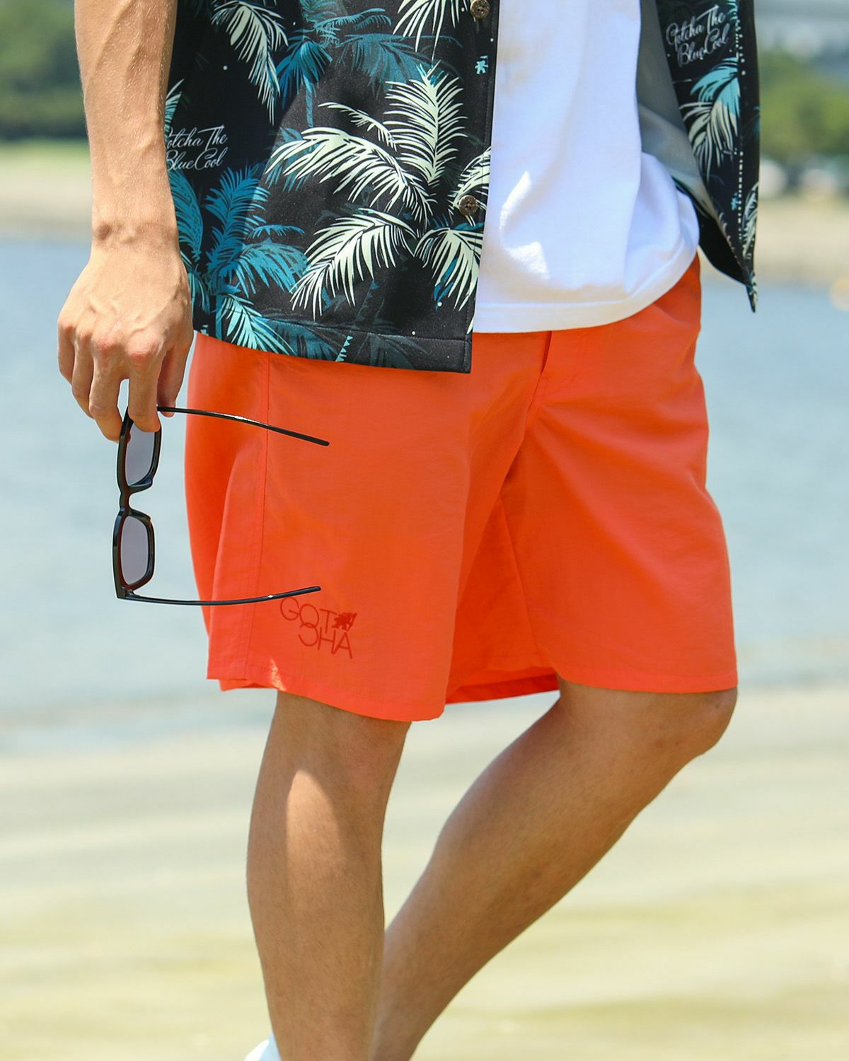 ライトオレンジ：180cm/70kg(Lサイズ着用)