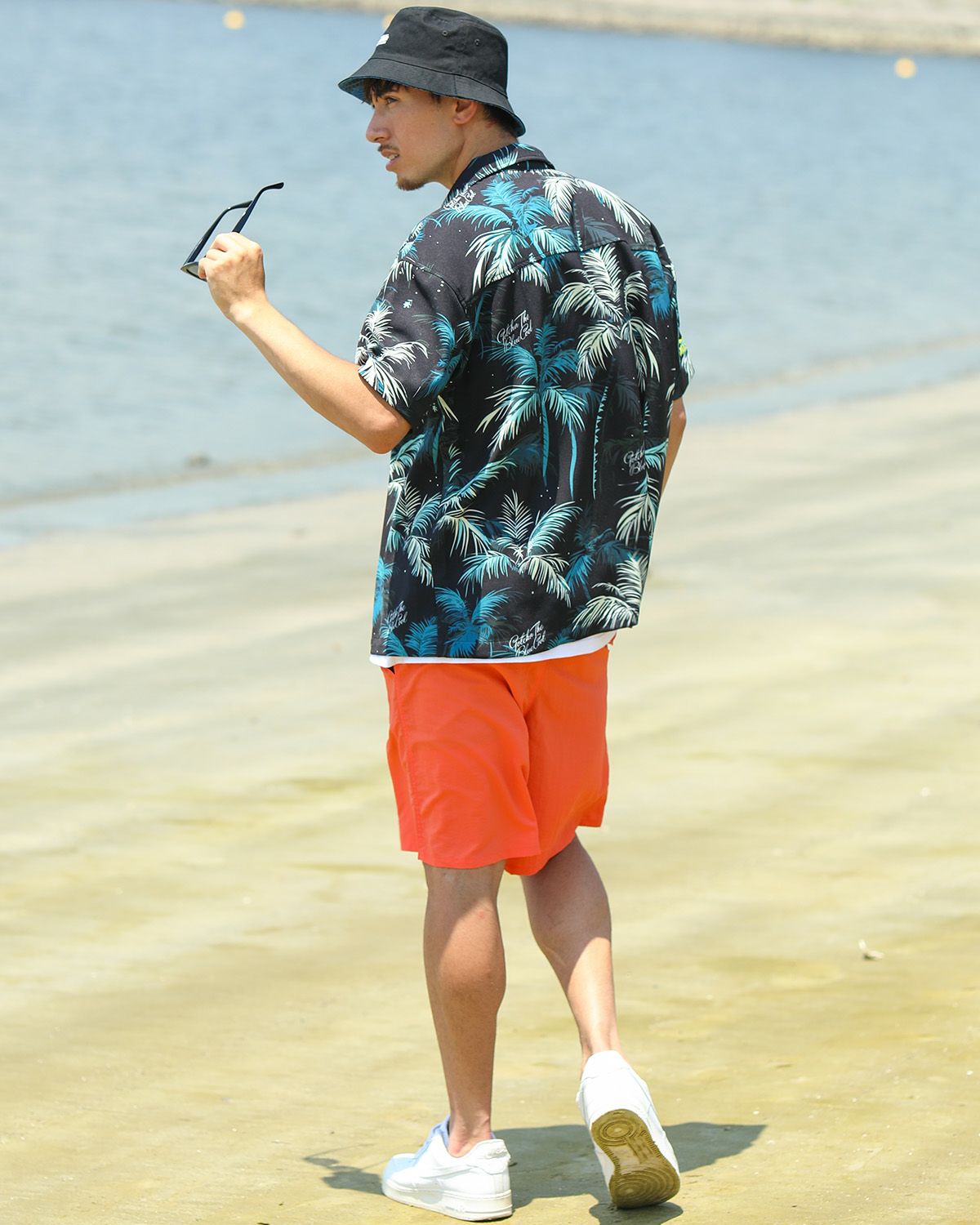 ライトオレンジ：180cm/70kg(Lサイズ着用)