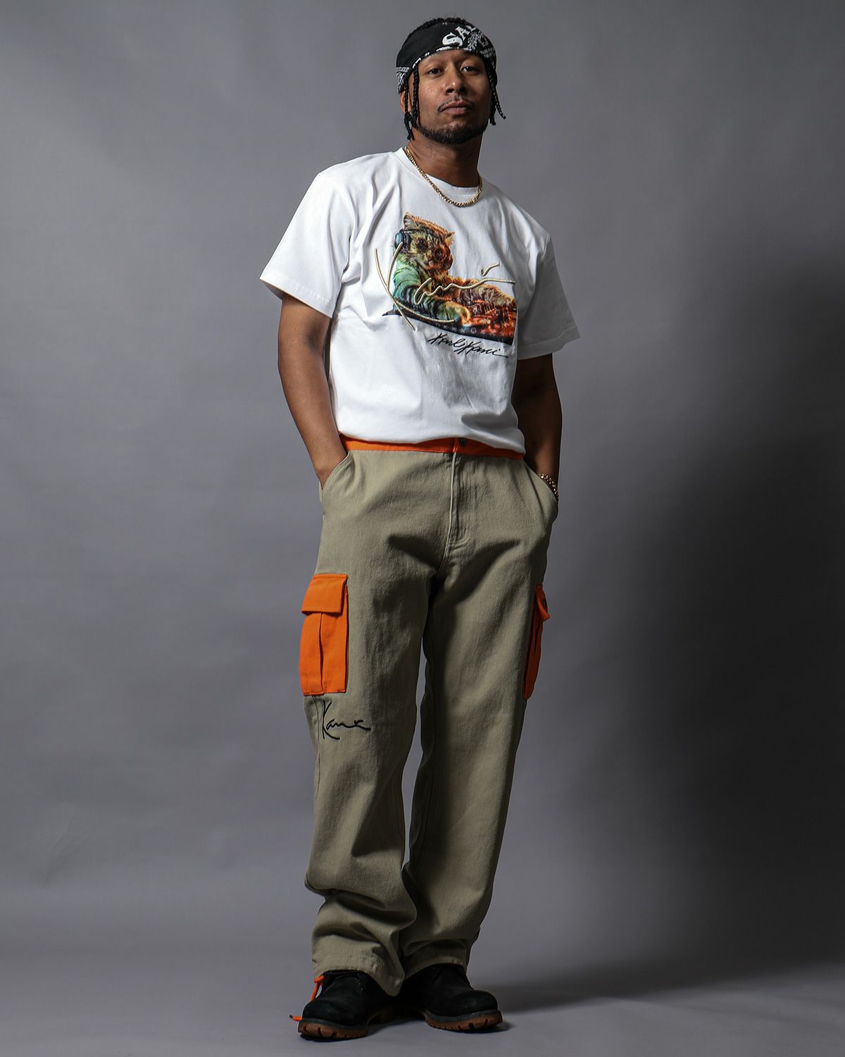 サンドベージュ