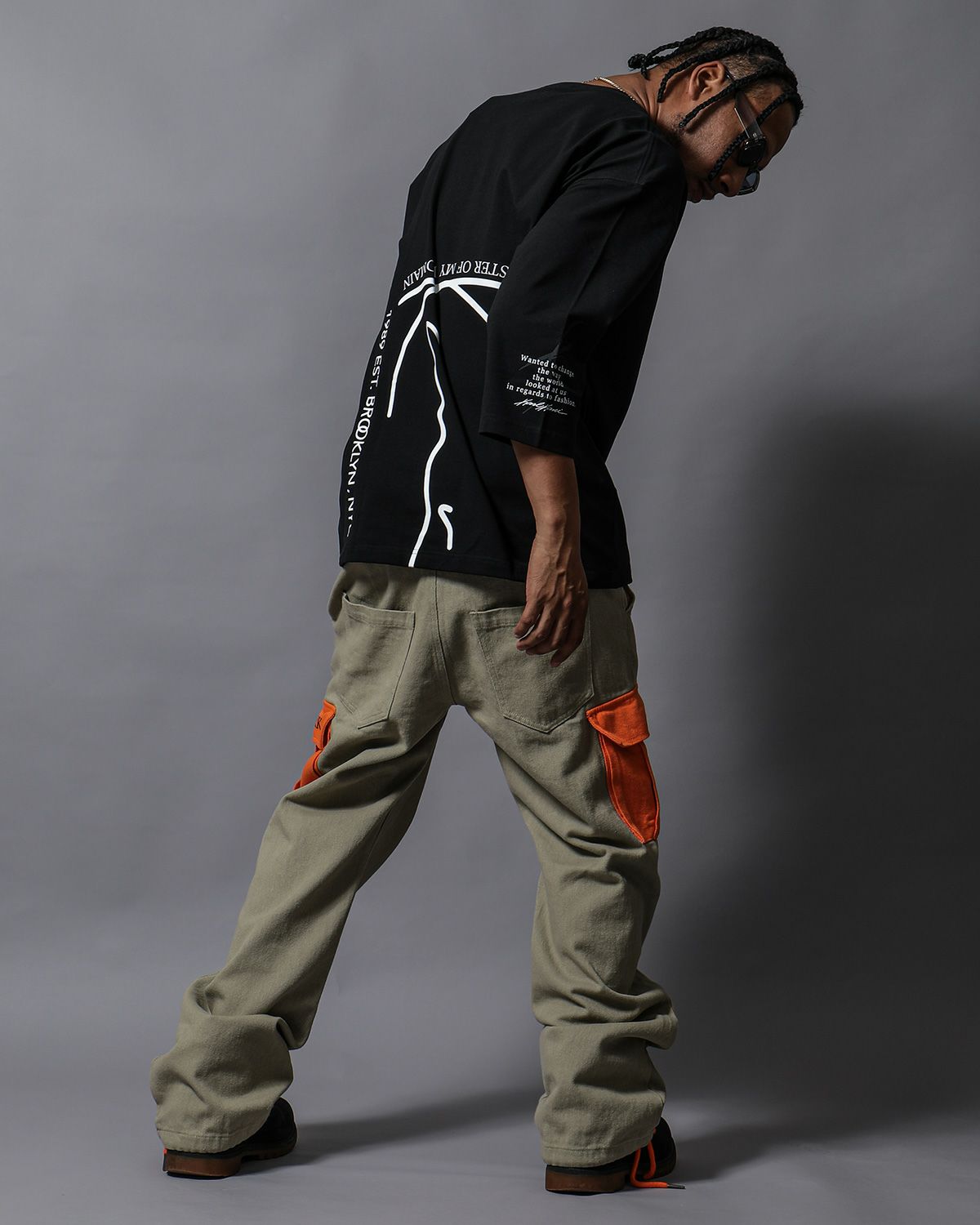 サンドベージュ