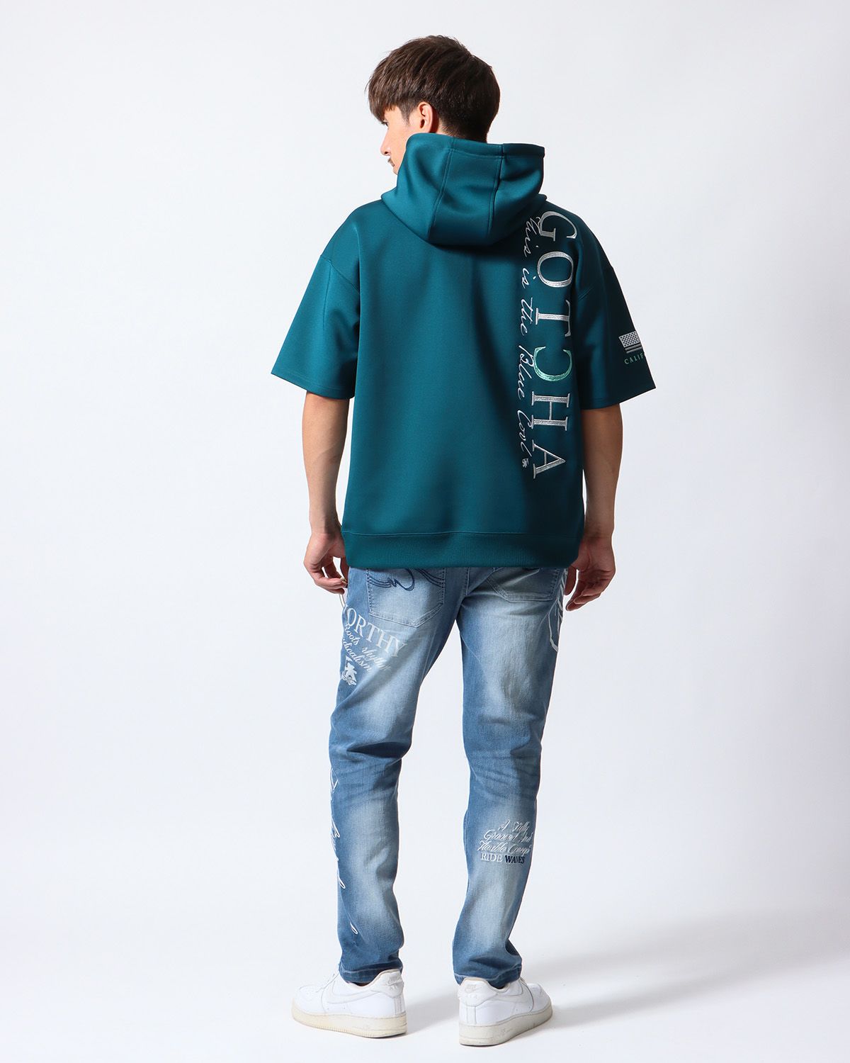 エメラルドグリーン：180cm/70kg(Lサイズ着用)