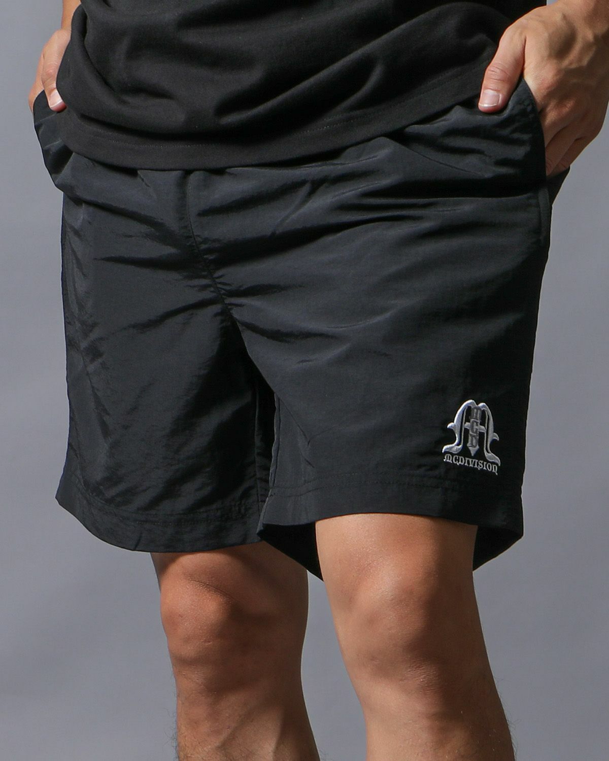 ホワイト:165cm(Mサイズ着用)