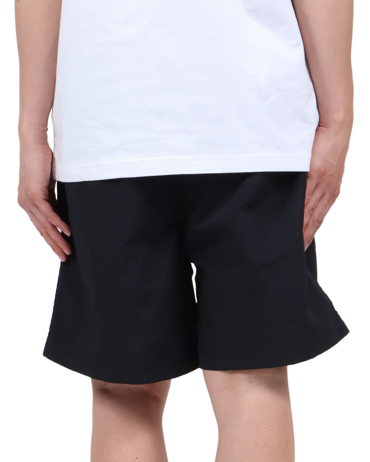 ホワイト：174cm62kg(Lサイズ着用)