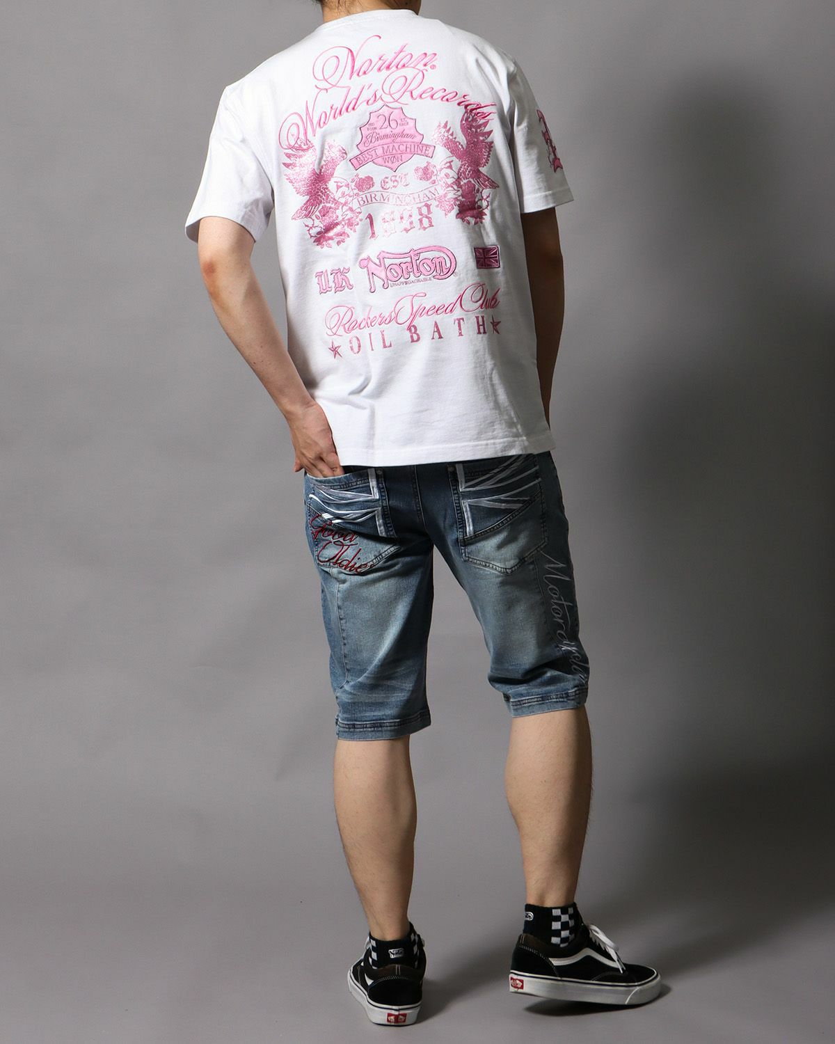 ホワイト：178cm/75kg(Lサイズ着用)