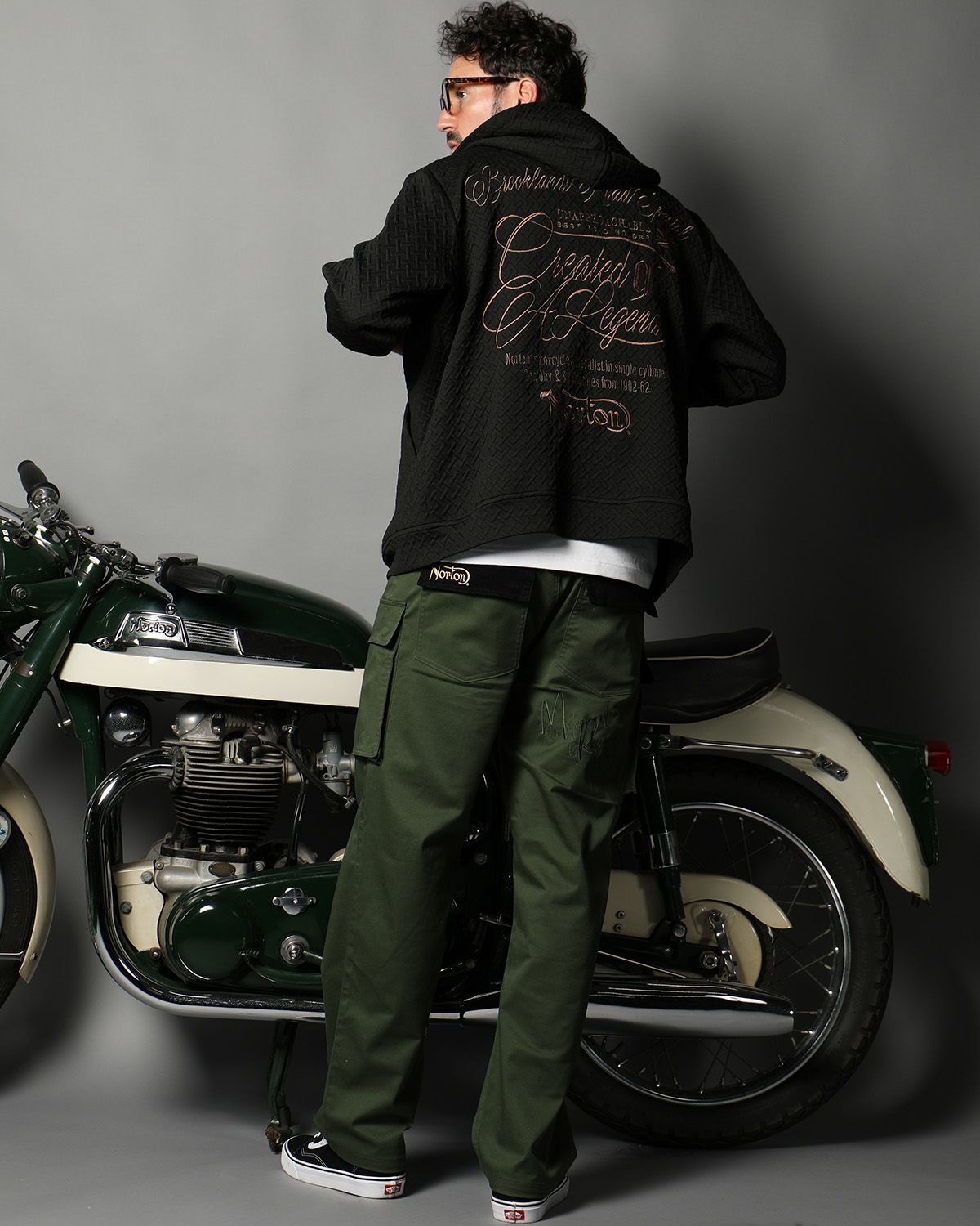 モスグリーン：186cm(Lサイズ着用)