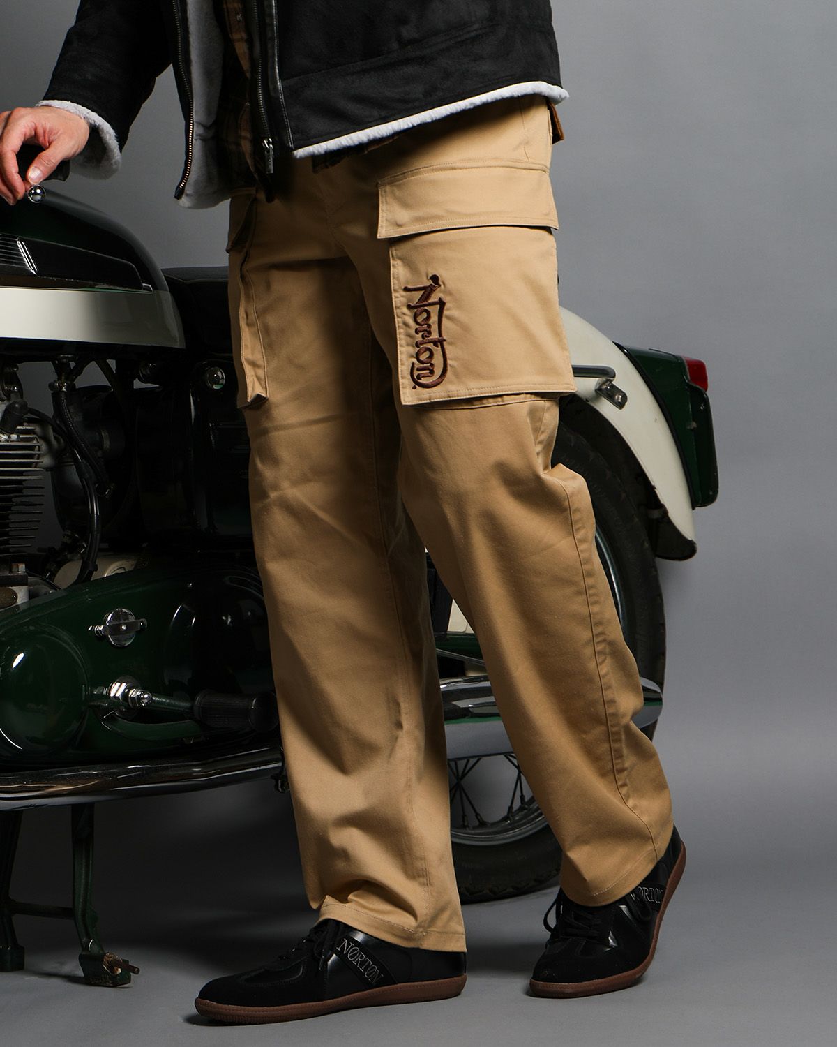 ベージュ：186cm(Lサイズ着用)