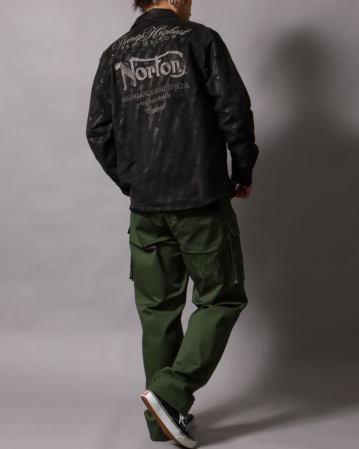 ブラック：178cm/75kg(Lサイズ着用)