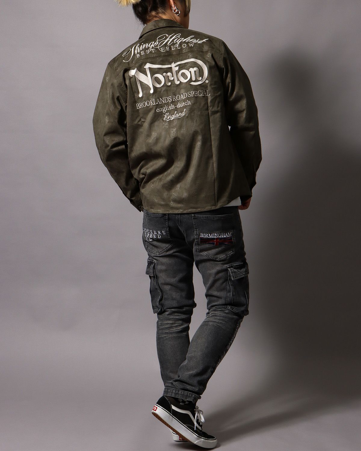 カーキ：178cm/75kg(Lサイズ着用)