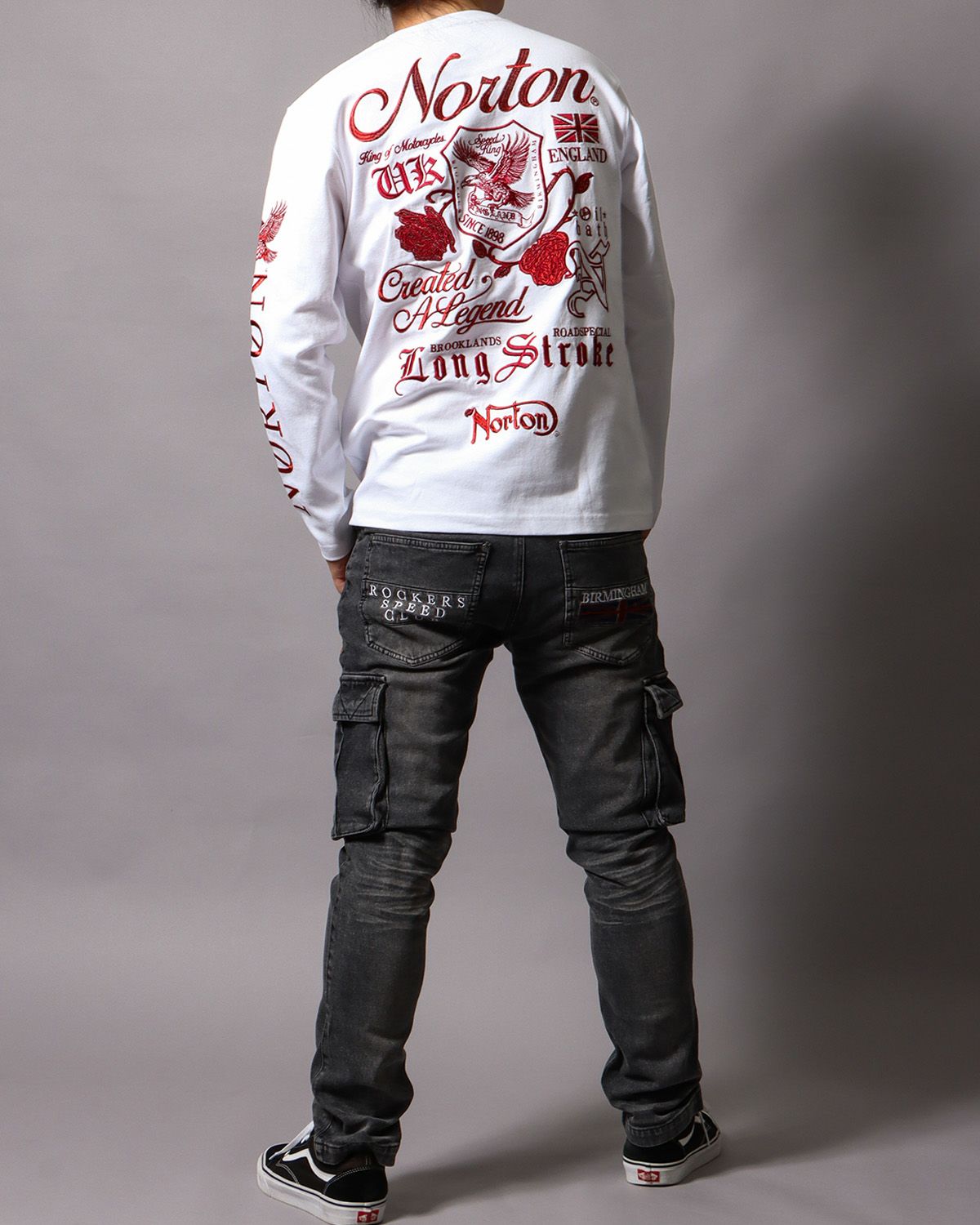 ホワイト：178cm/75kg(Lサイズ着用)