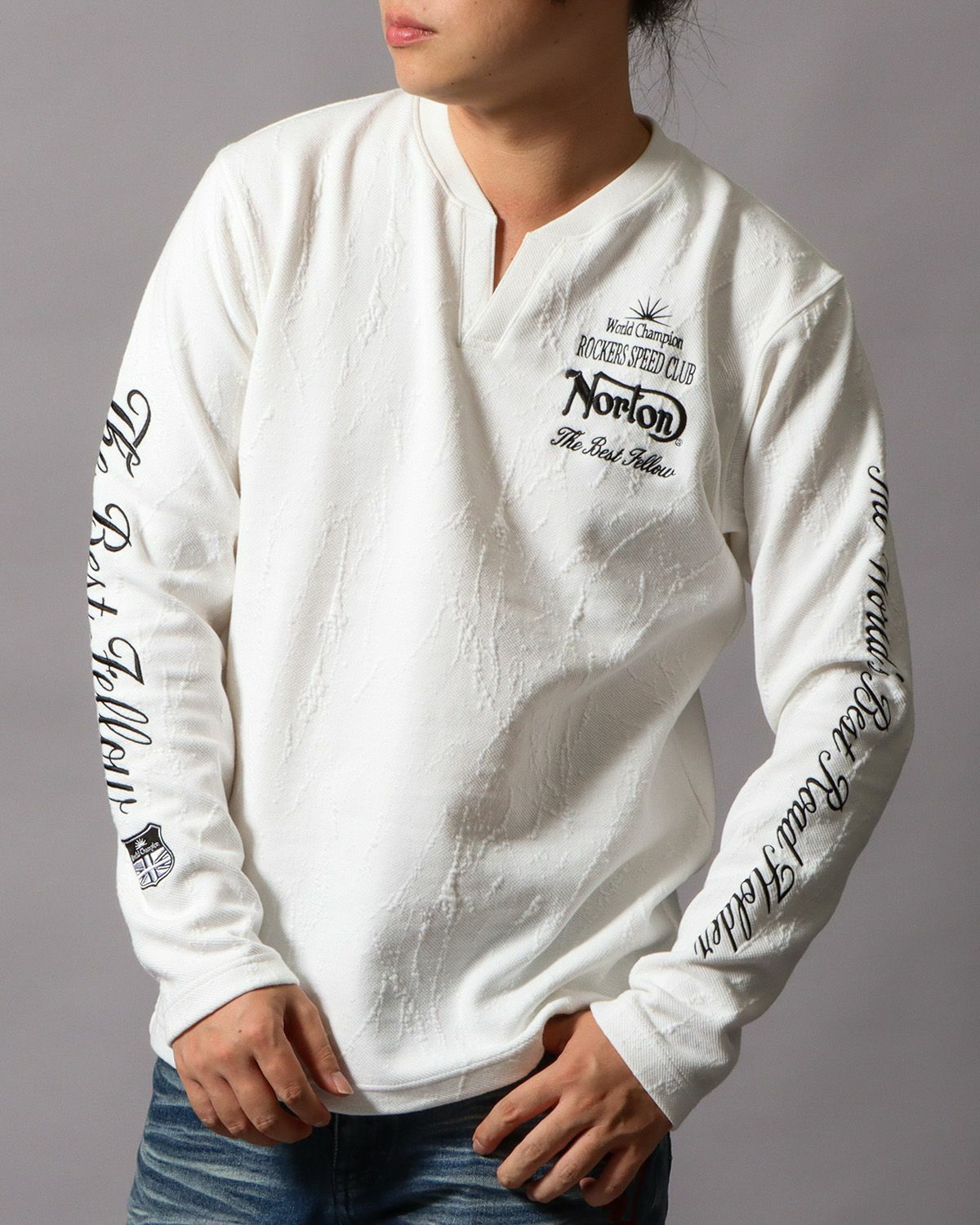 ホワイト：178cm/75kg(Lサイズ着用)