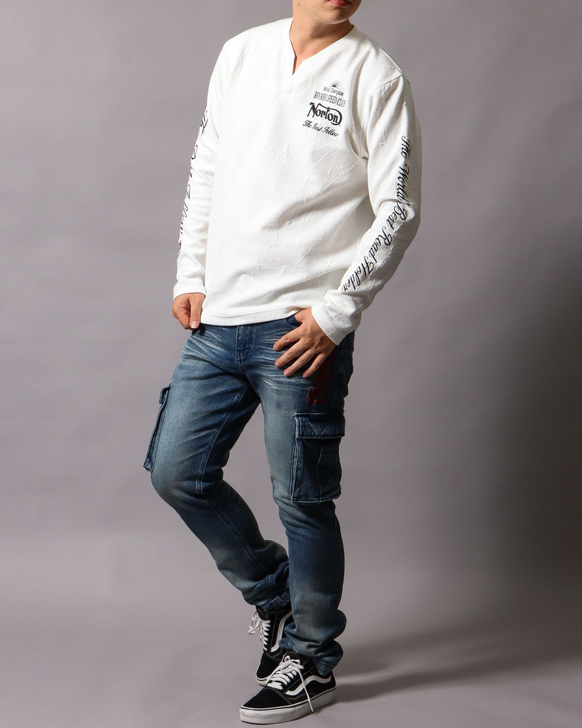 ホワイト：178cm/75kg(Lサイズ着用)