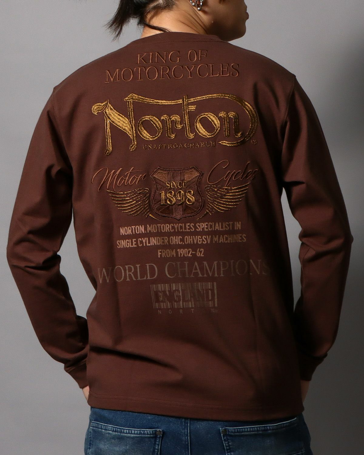 ブラウン：178cm/75kg(Lサイズ着用)