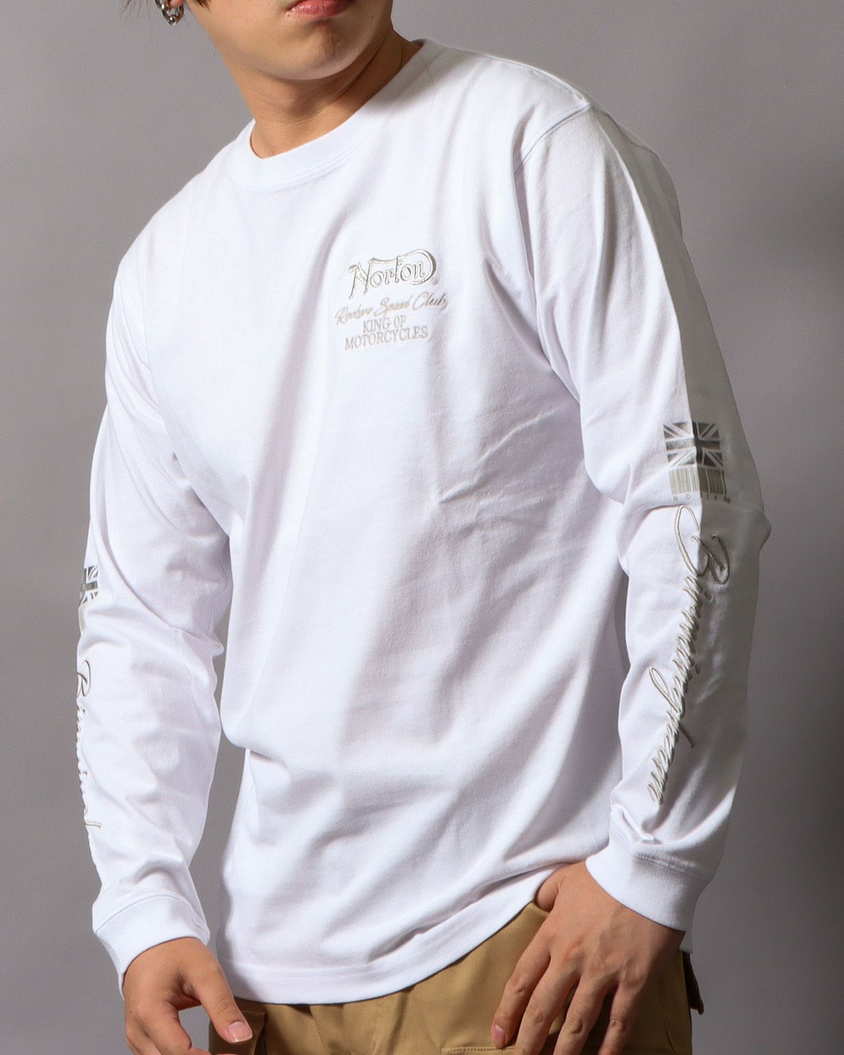 ホワイト：178cm/75kg(Lサイズ着用)