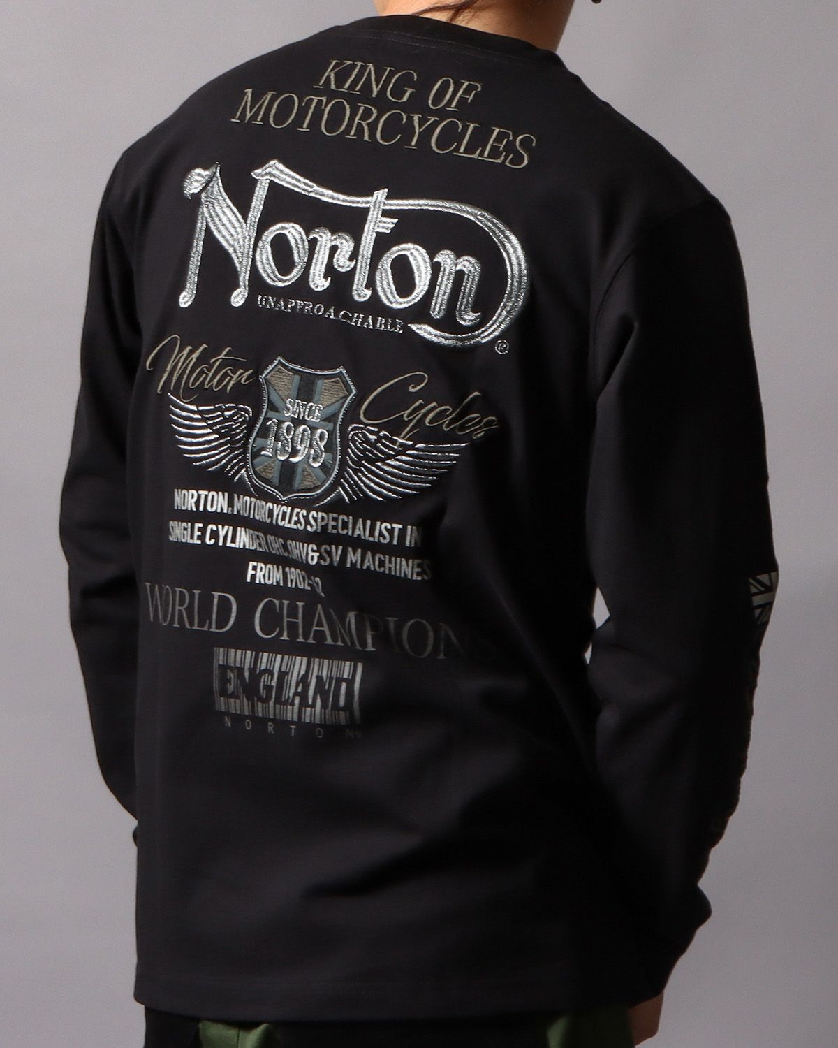 ブラック：178cm/75kg(Lサイズ着用)