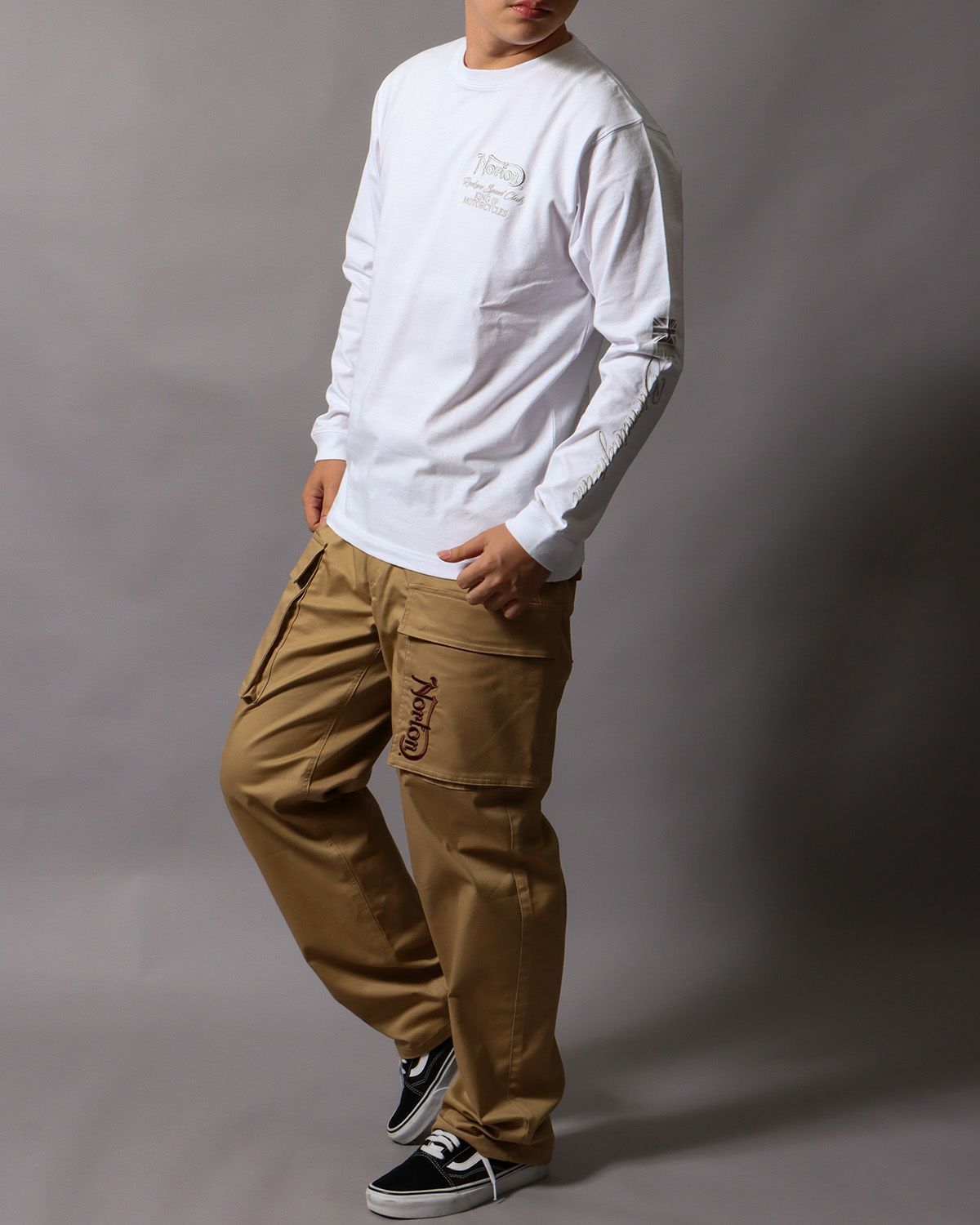 ホワイト：178cm/75kg(Lサイズ着用)