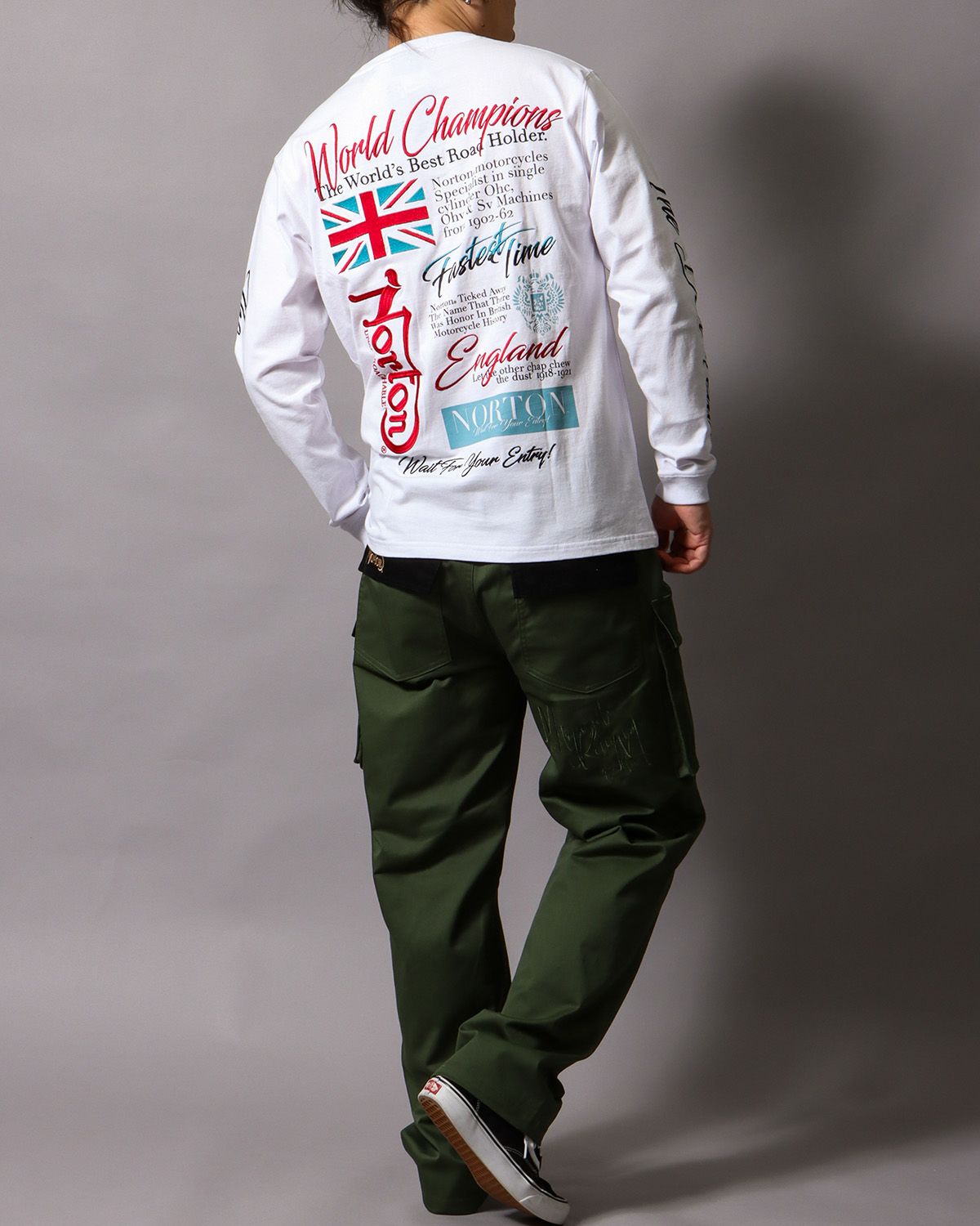 ホワイト：178cm/75kg(Lサイズ着用)