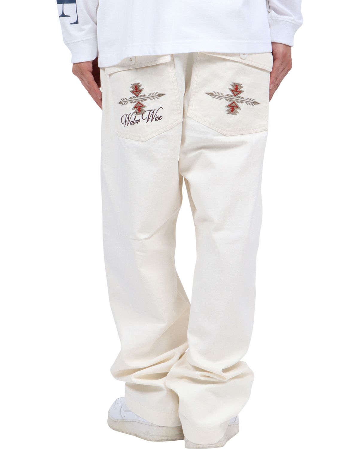 オフホワイト：174cm62kg(Lサイズ着用)