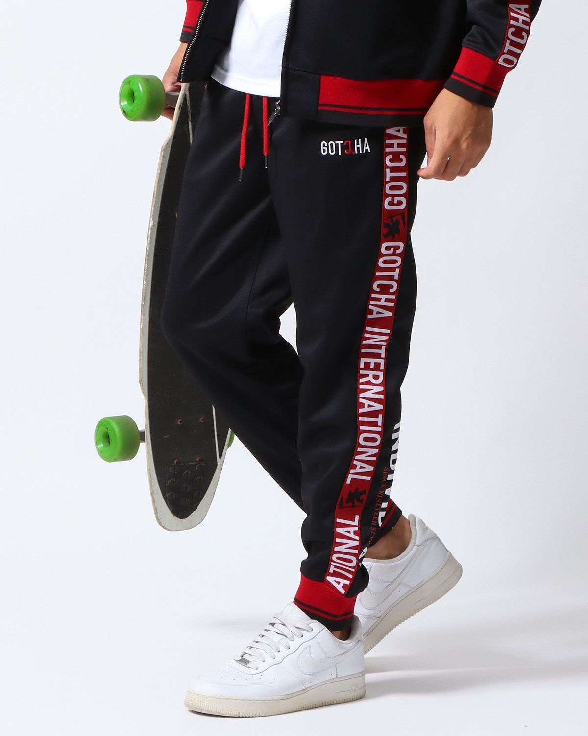 ブラック：180cm/70kg(Lサイズ着用)