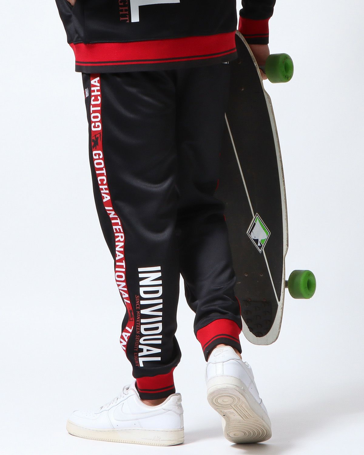 ブラック：180cm/70kg(Lサイズ着用)