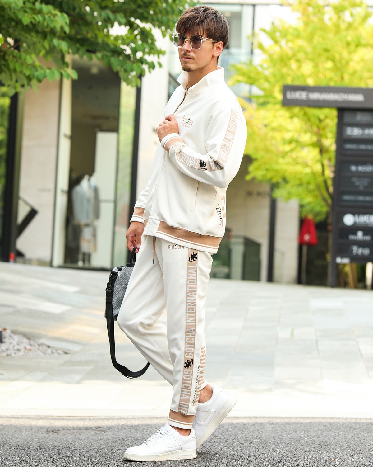 オフホワイト：180cm/70kg(Lサイズ着用)