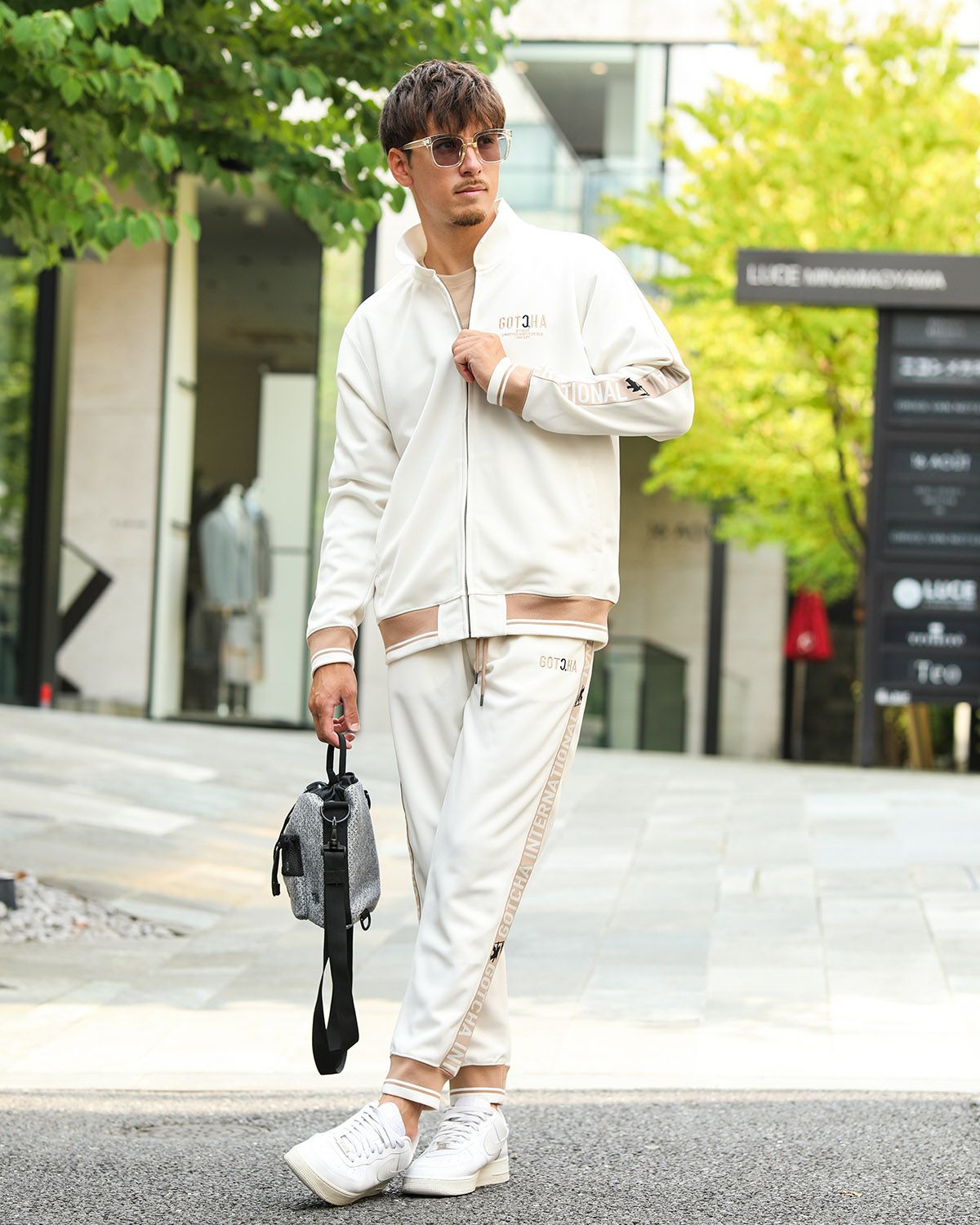 オフホワイト：180cm/70kg(Lサイズ着用)