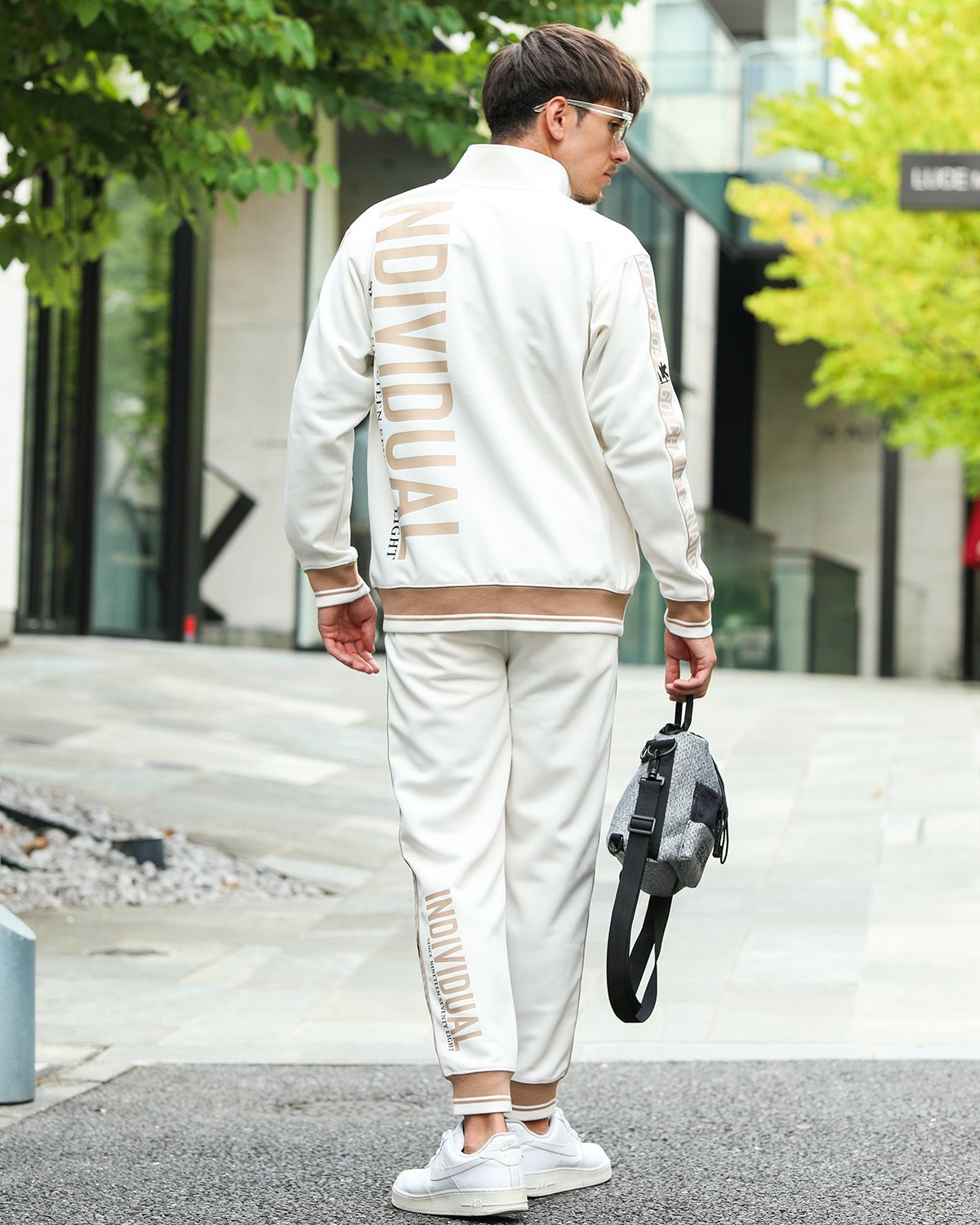 オフホワイト：180cm/70kg(Lサイズ着用)