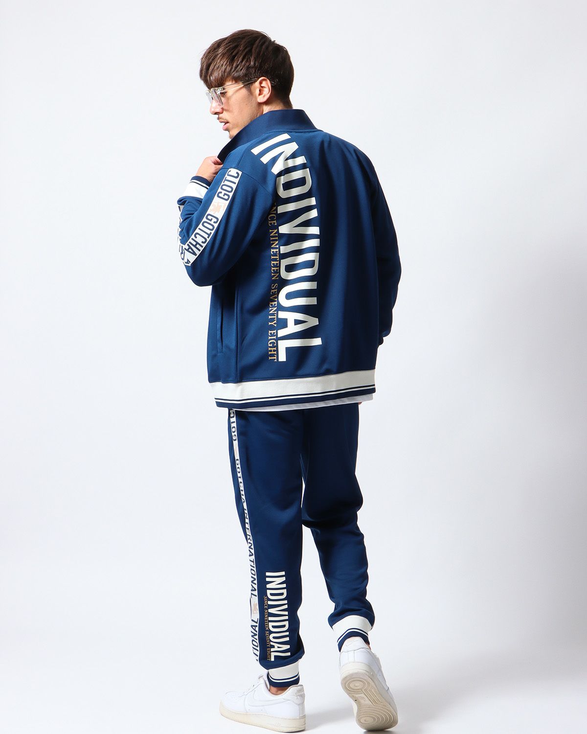 ネイビー：180cm/70kg(Lサイズ着用)