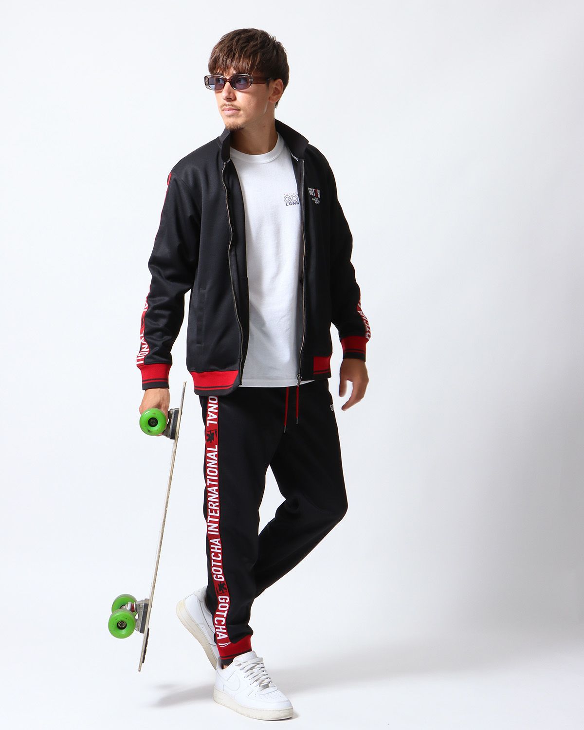 ブラック：180cm/70kg(Lサイズ着用)