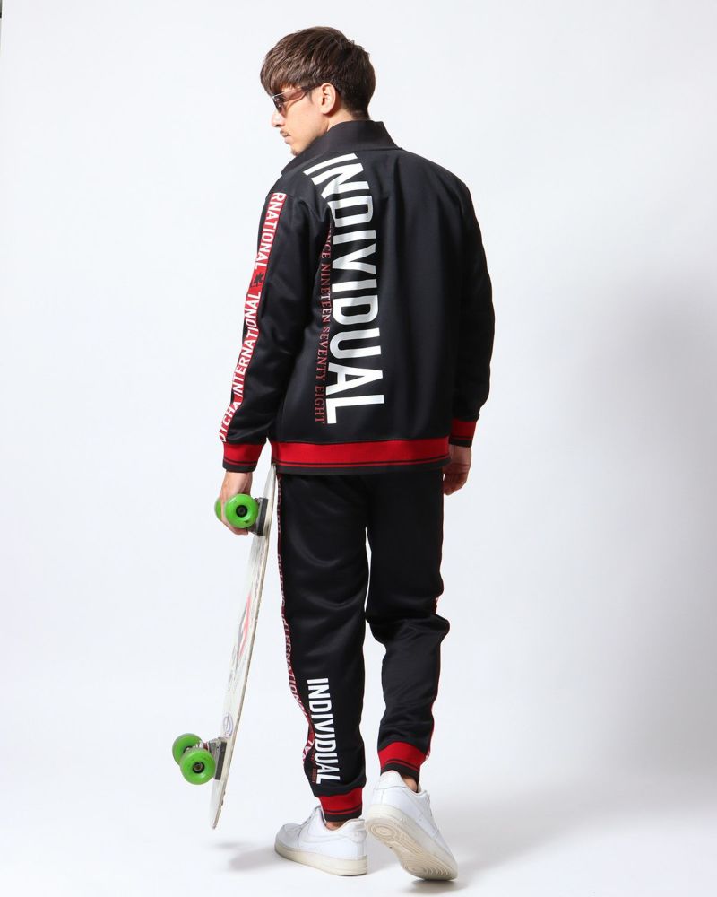 ブラック：180cm/70kg(Lサイズ着用)